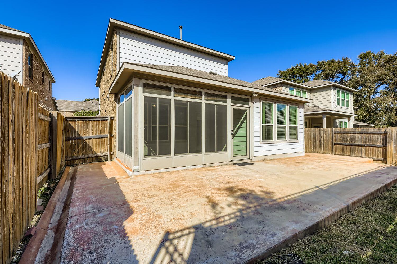 1050 Kenney Fort Xing # 5, Round Rock, TX 78665