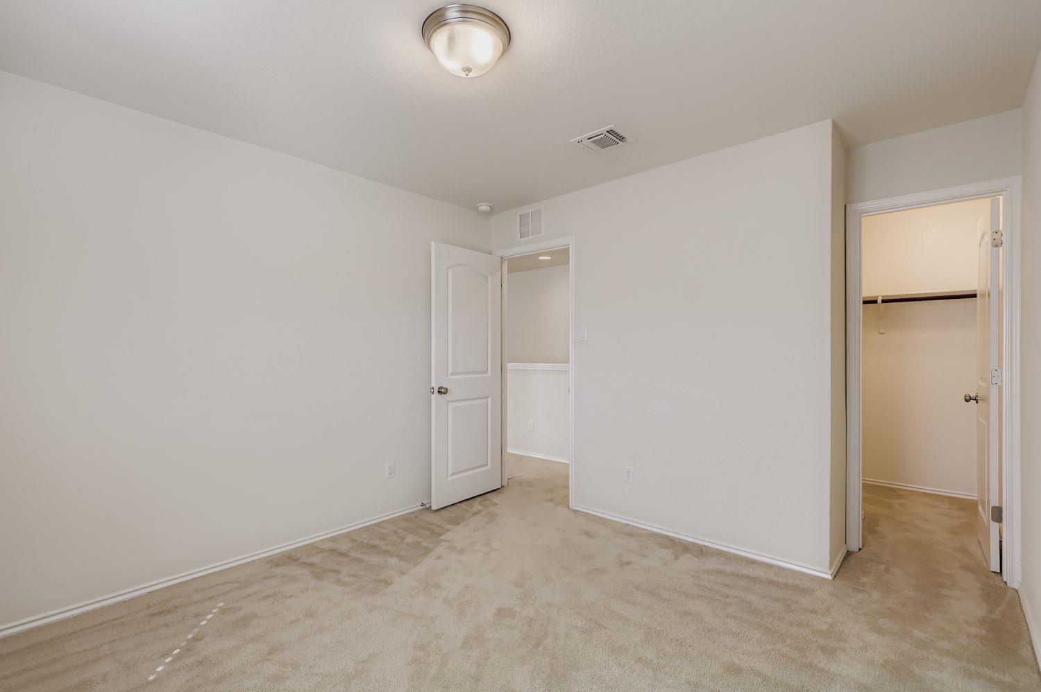 1050 Kenney Fort Xing # 5, Round Rock, TX 78665