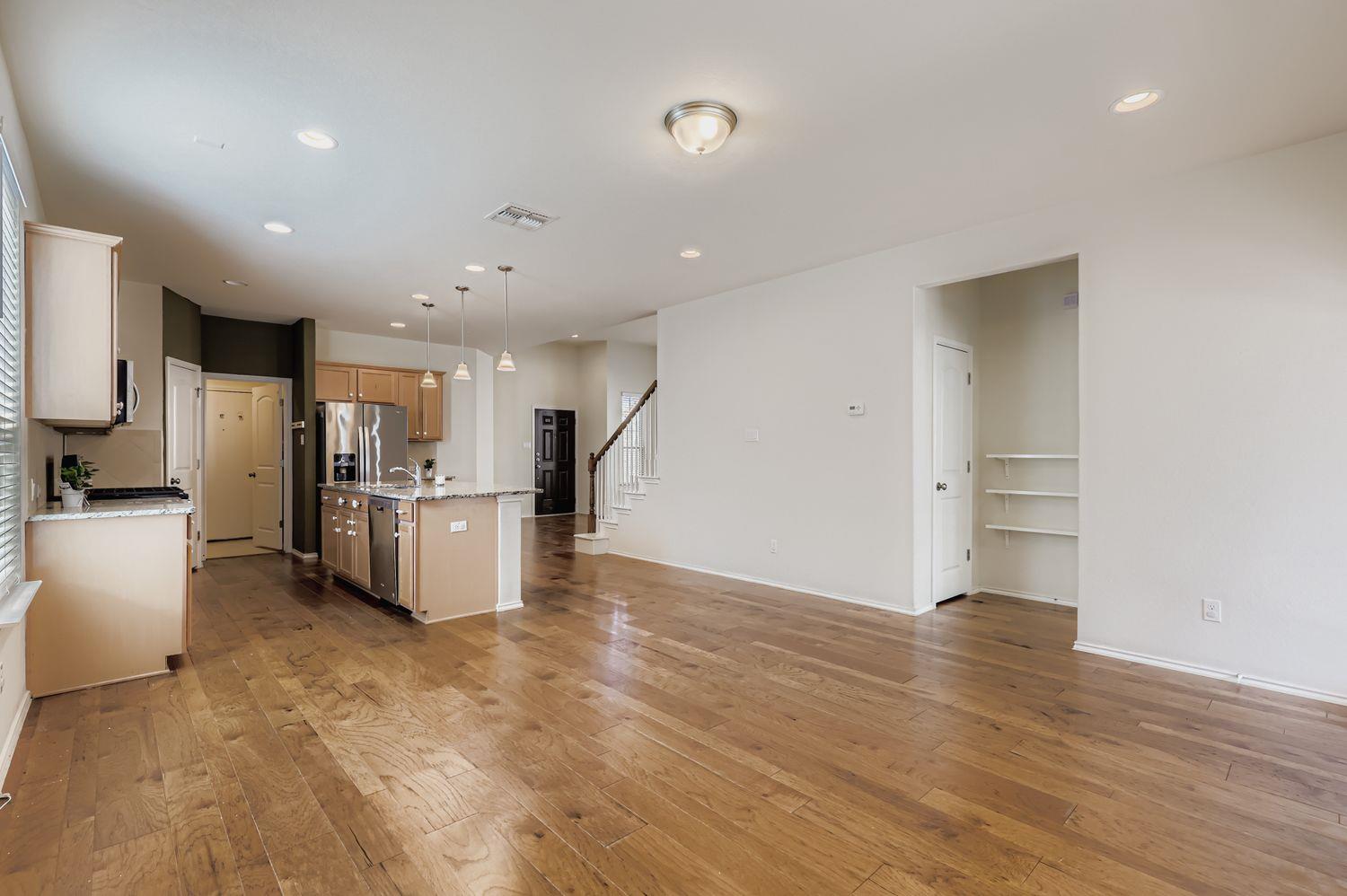 1050 Kenney Fort Xing # 5, Round Rock, TX 78665