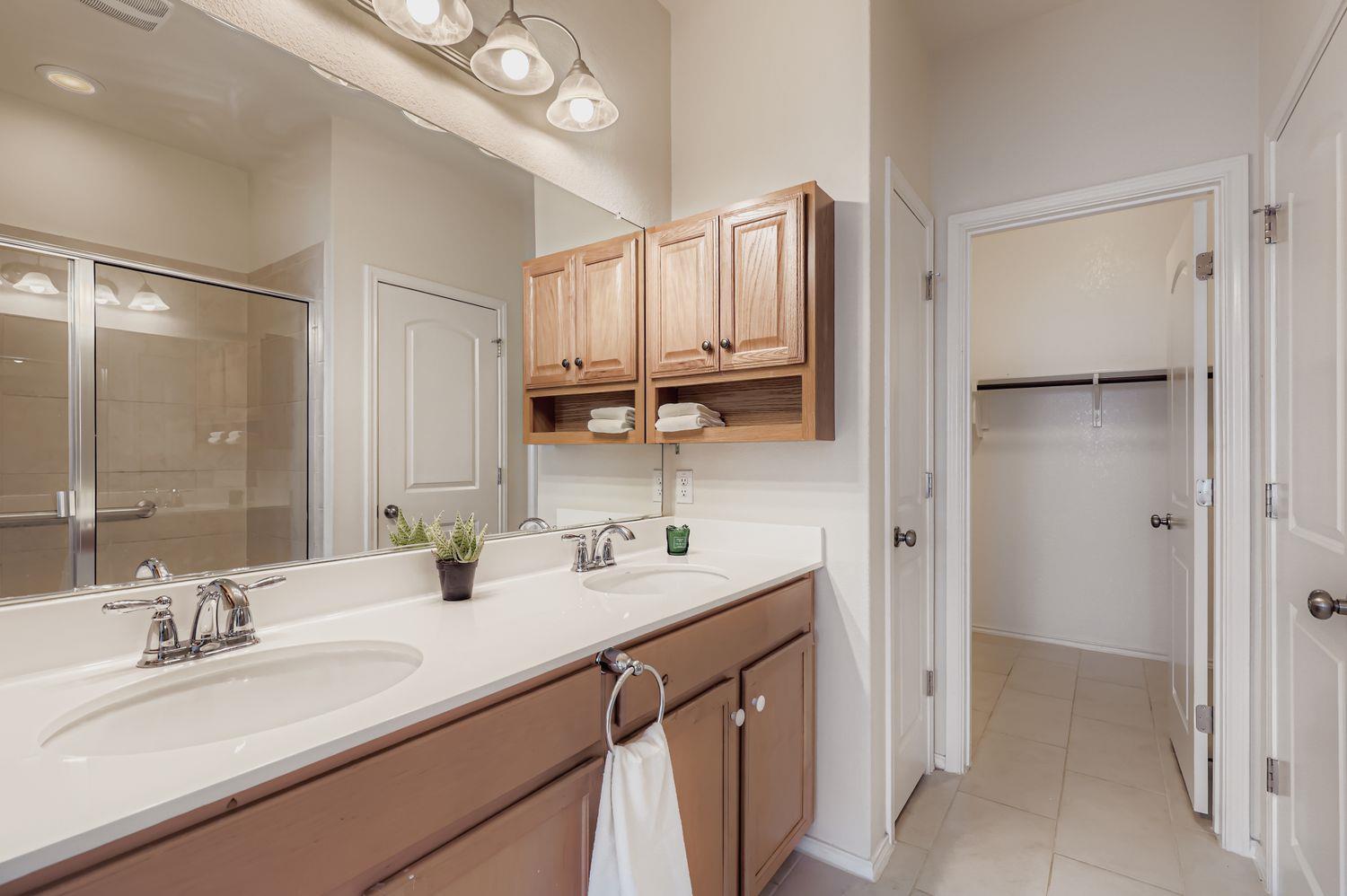 1050 Kenney Fort Xing # 5, Round Rock, TX 78665