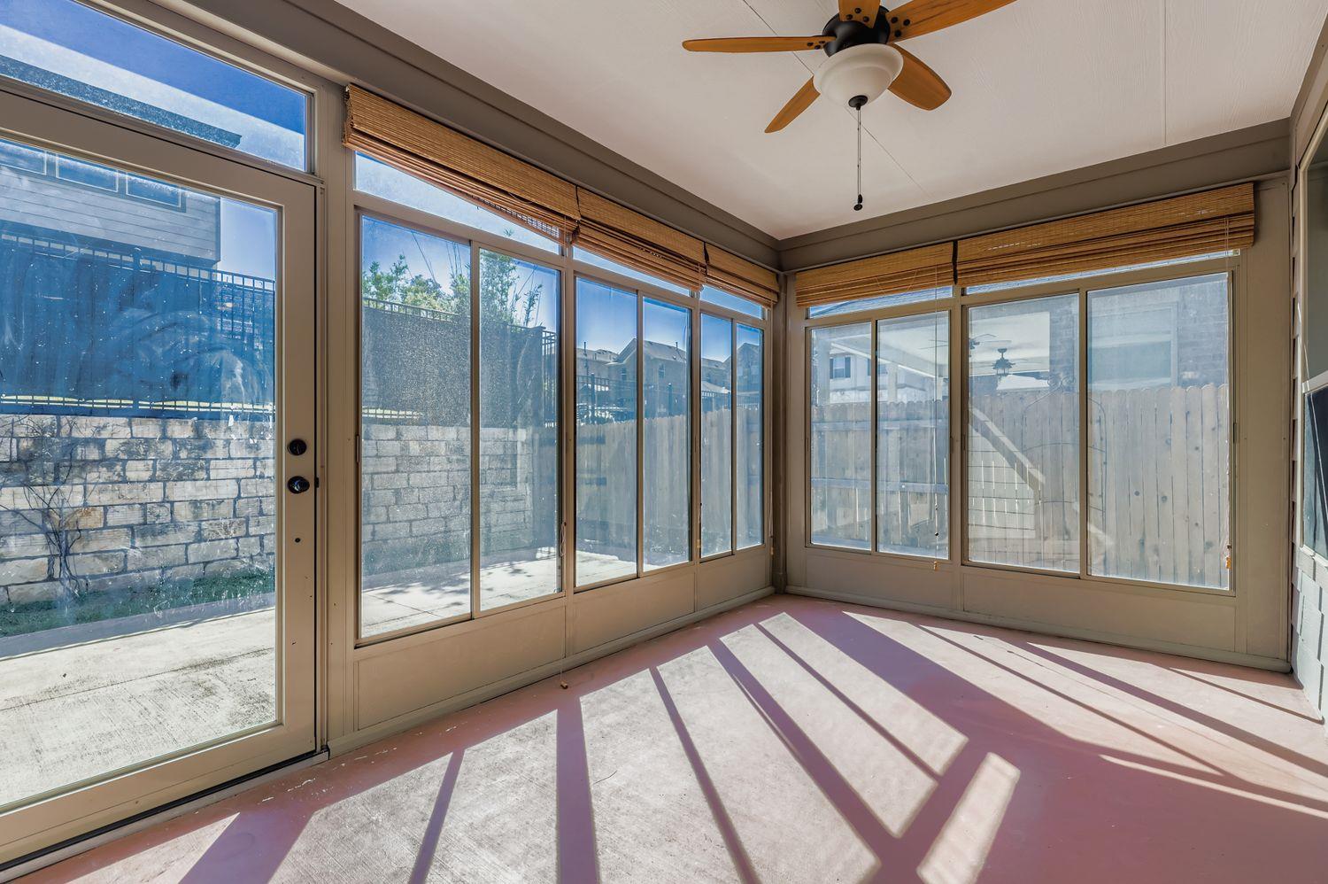 1050 Kenney Fort Xing # 5, Round Rock, TX 78665