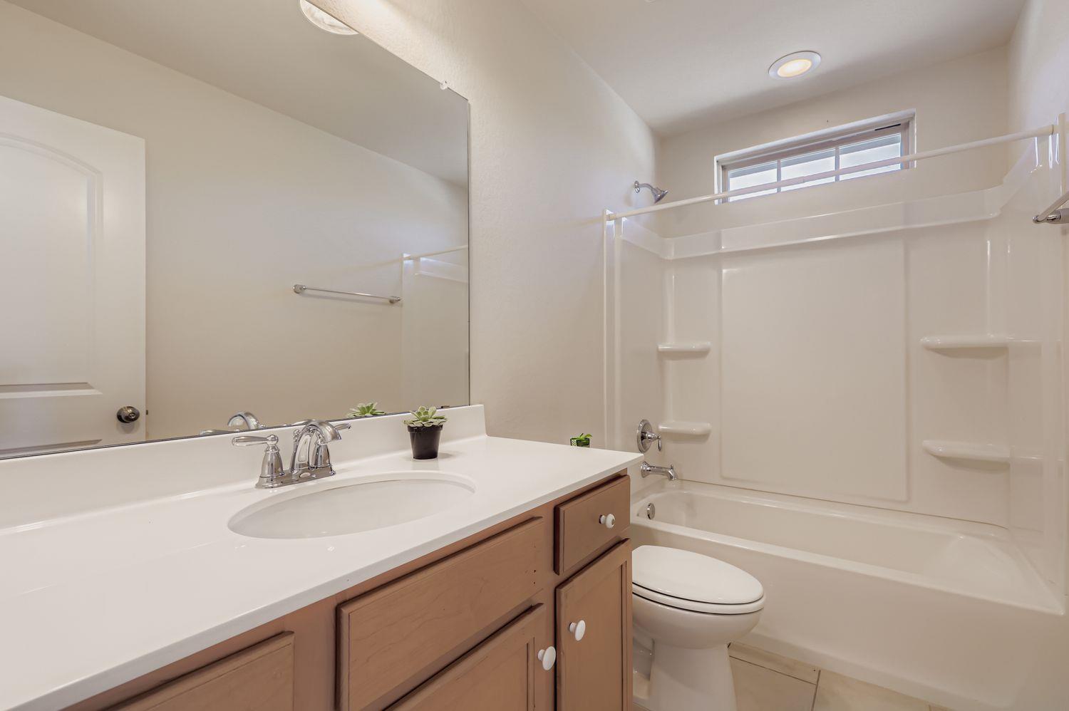 1050 Kenney Fort Xing # 5, Round Rock, TX 78665