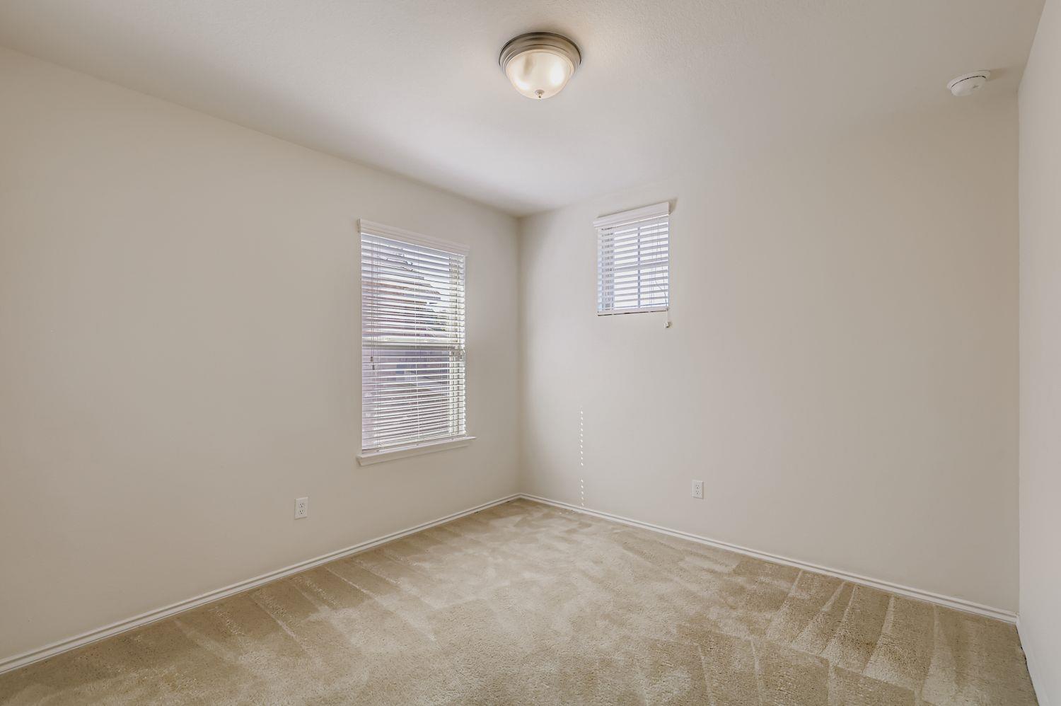 1050 Kenney Fort Xing # 5, Round Rock, TX 78665