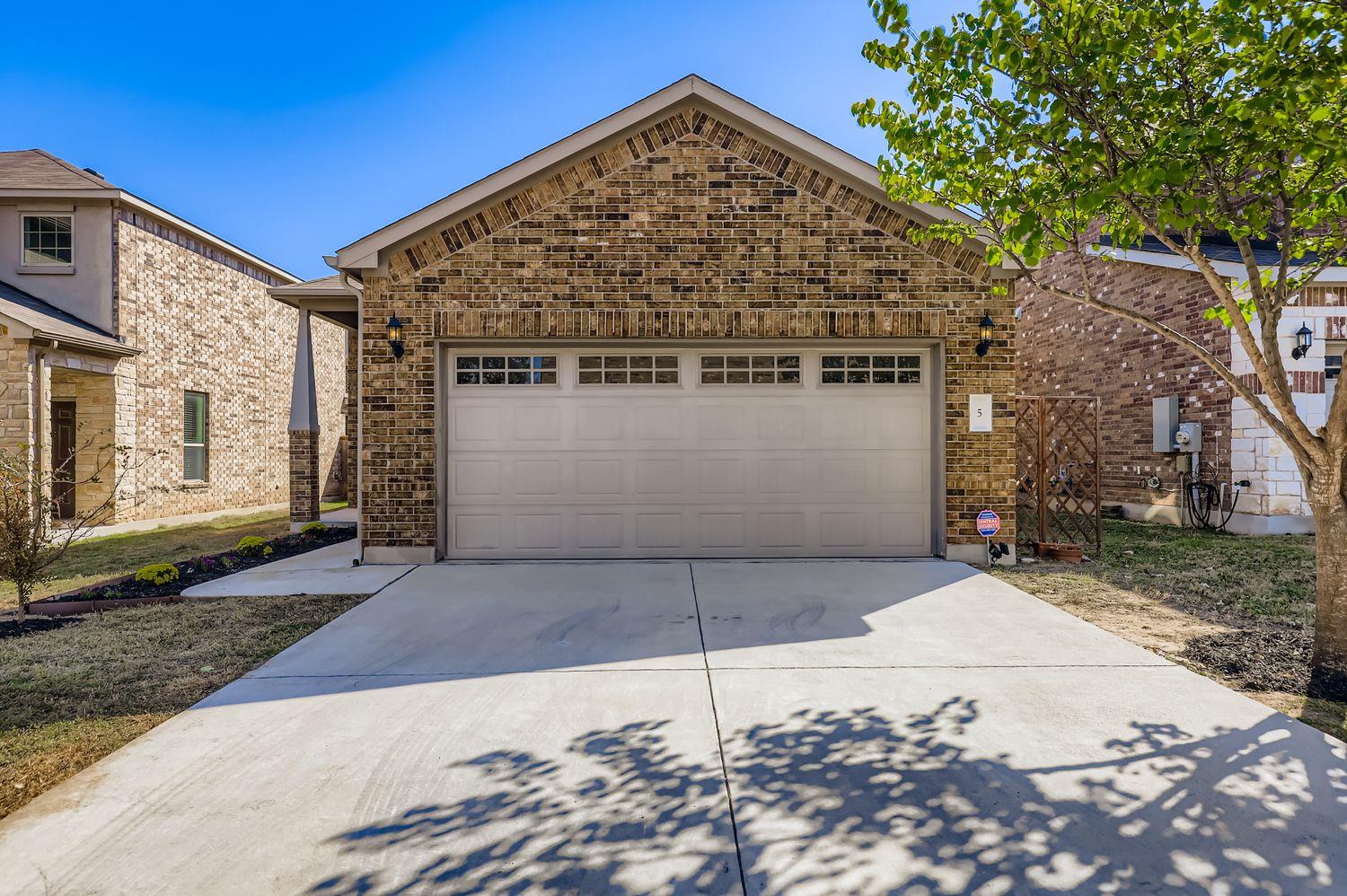 1050 Kenney Fort Xing # 5, Round Rock, TX 78665
