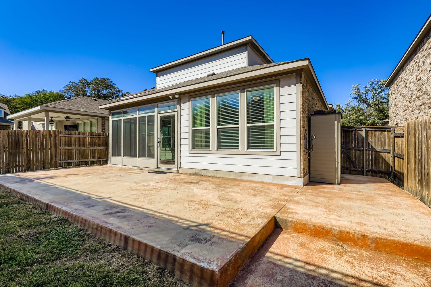 1050 Kenney Fort Xing # 5, Round Rock, TX 78665