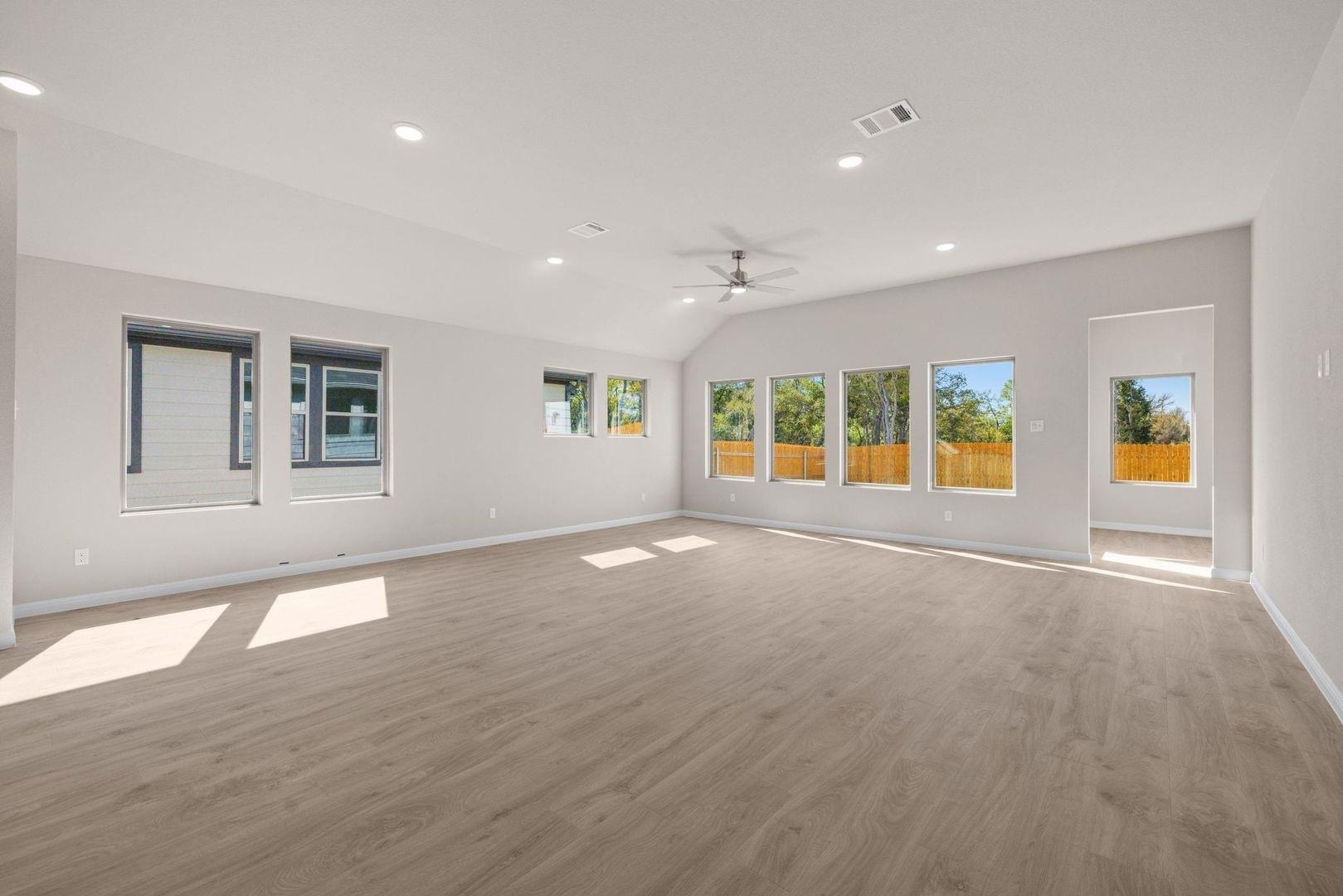 342 Bendecido Loop, Elgin, TX 78621