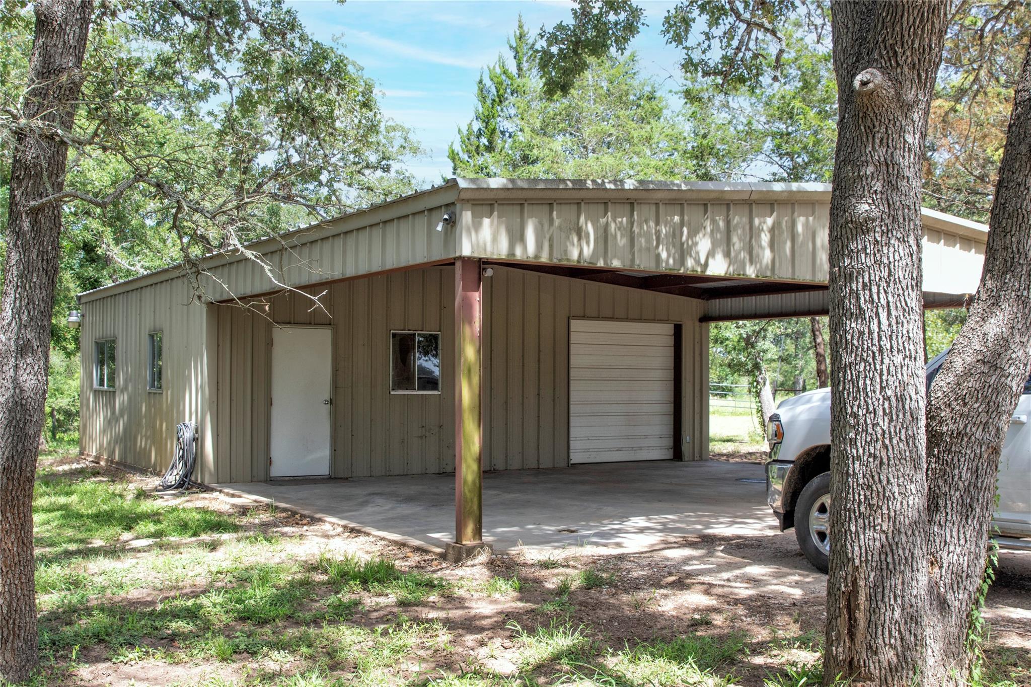 6750 Three Mile Rd, Flatonia, TX 78941