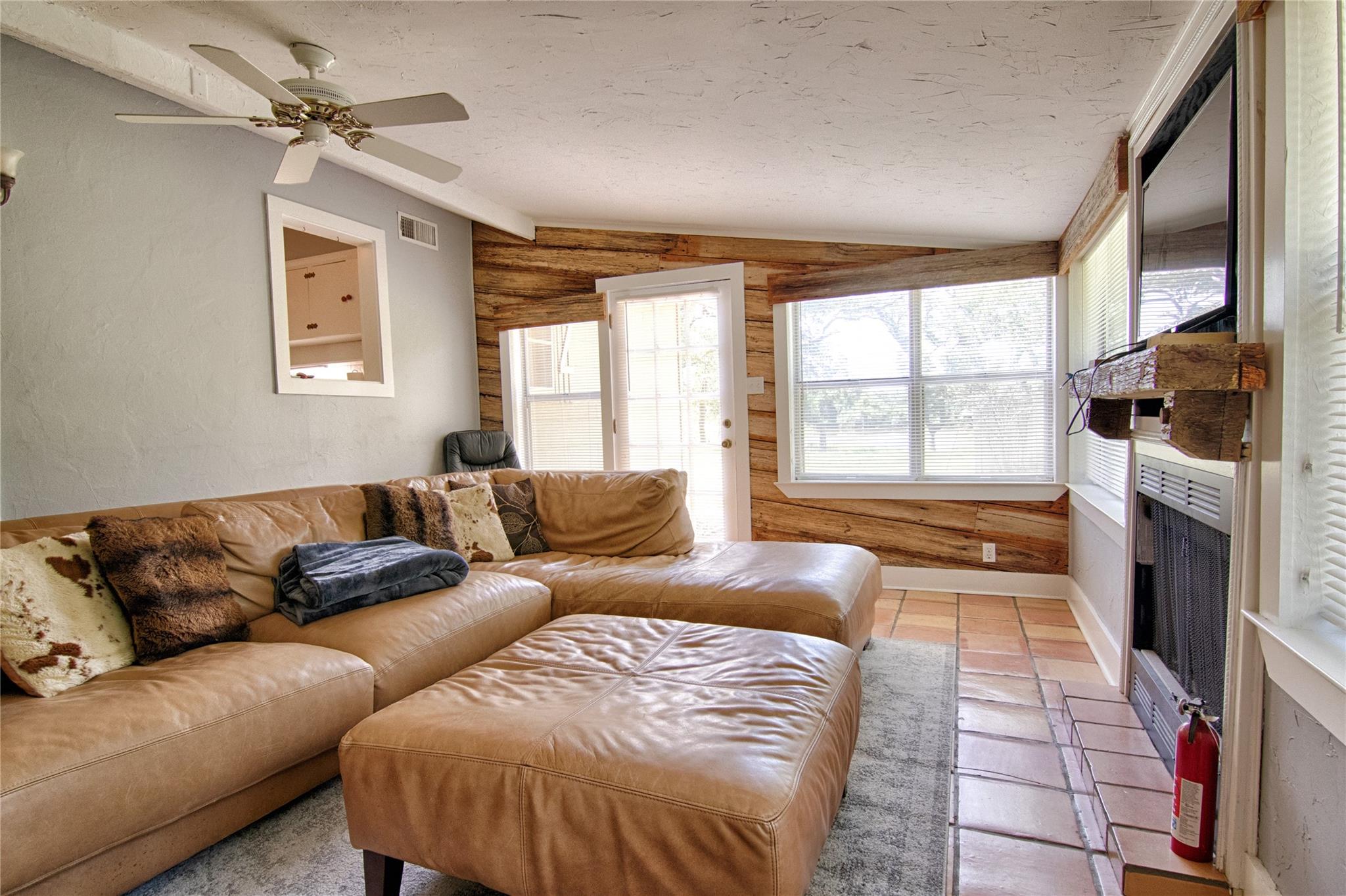 6750 Three Mile Rd, Flatonia, TX 78941