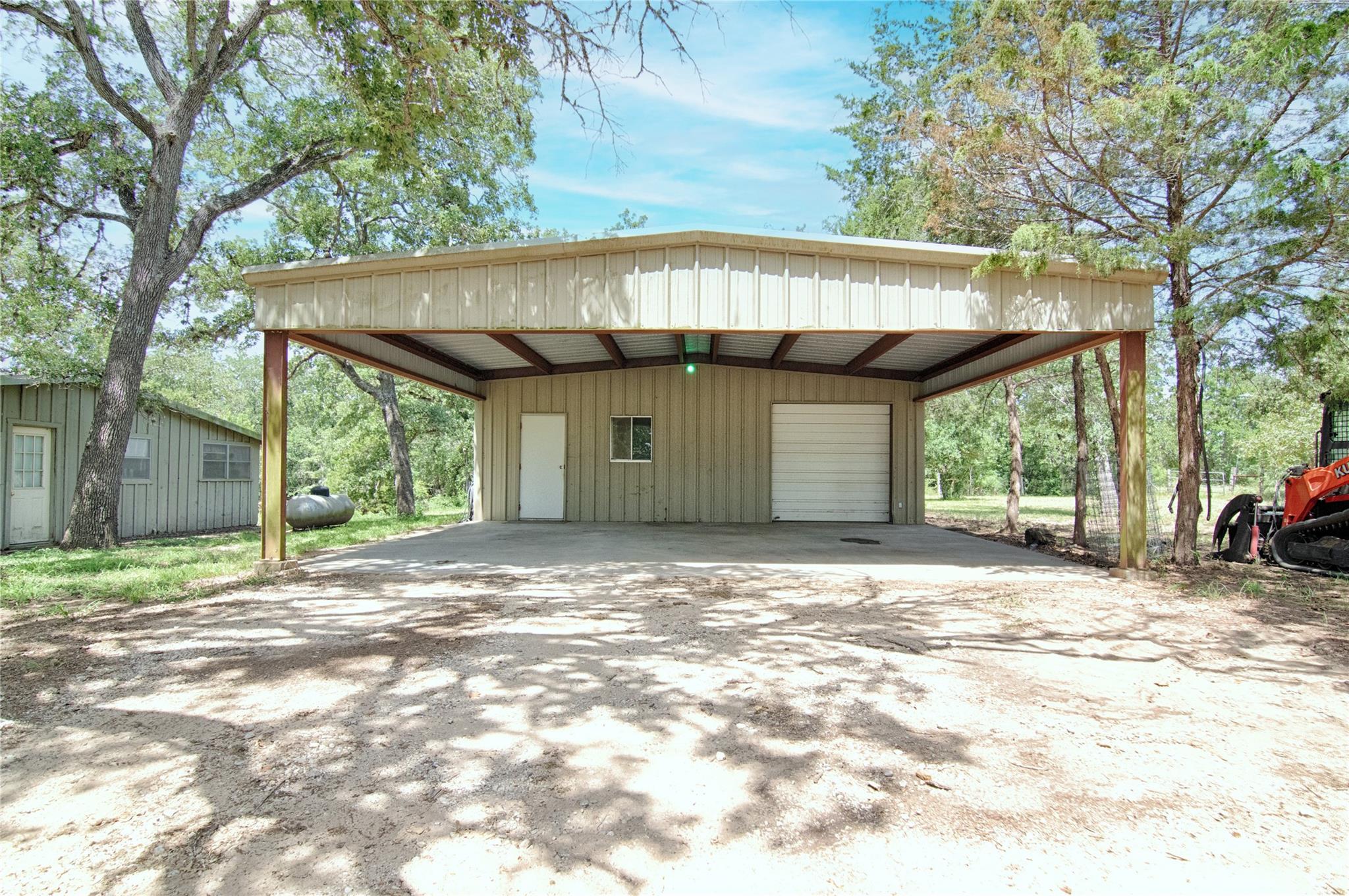 6750 Three Mile Rd, Flatonia, TX 78941