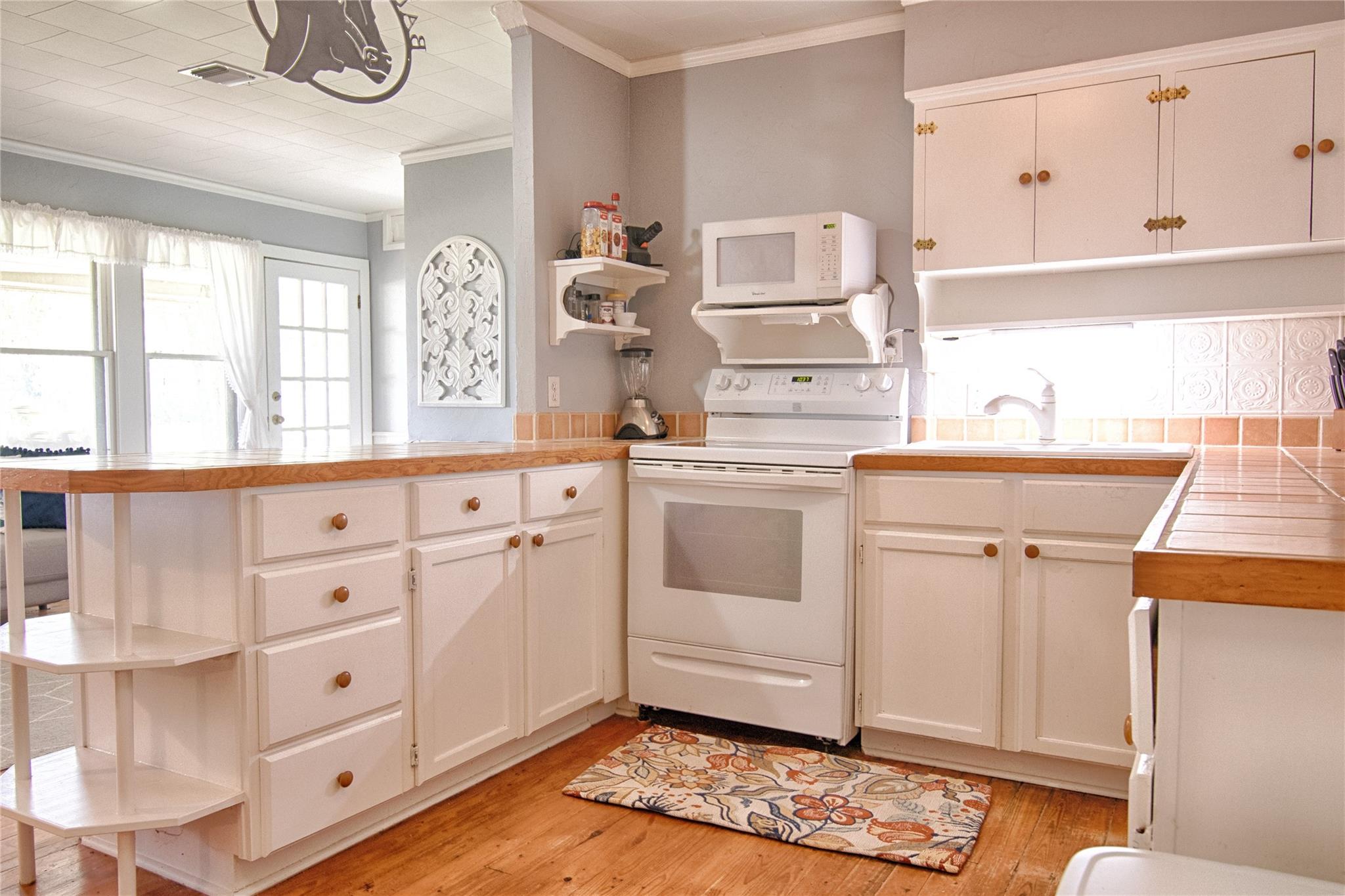 6750 Three Mile Rd, Flatonia, TX 78941