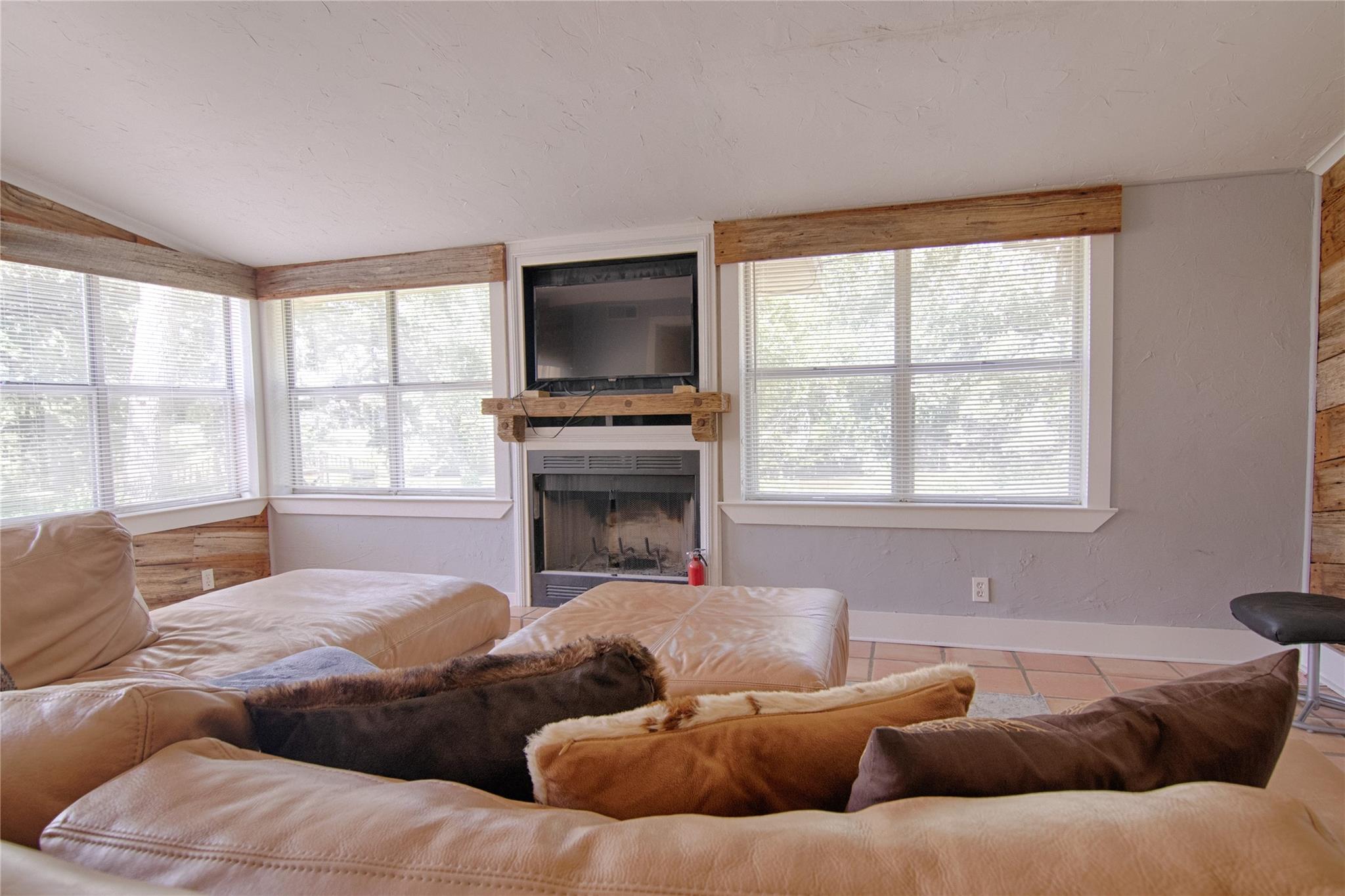 6750 Three Mile Rd, Flatonia, TX 78941