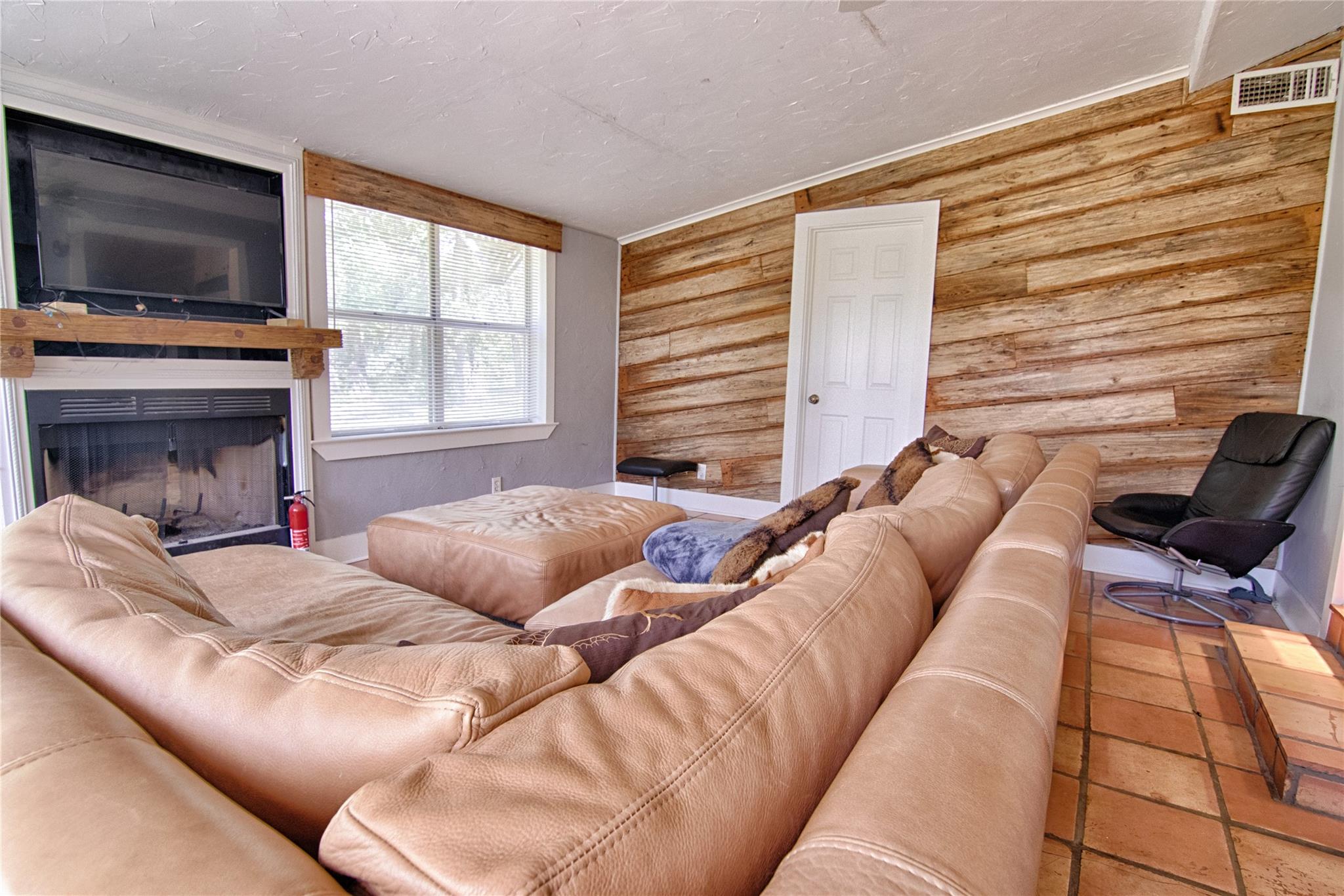 6750 Three Mile Rd, Flatonia, TX 78941