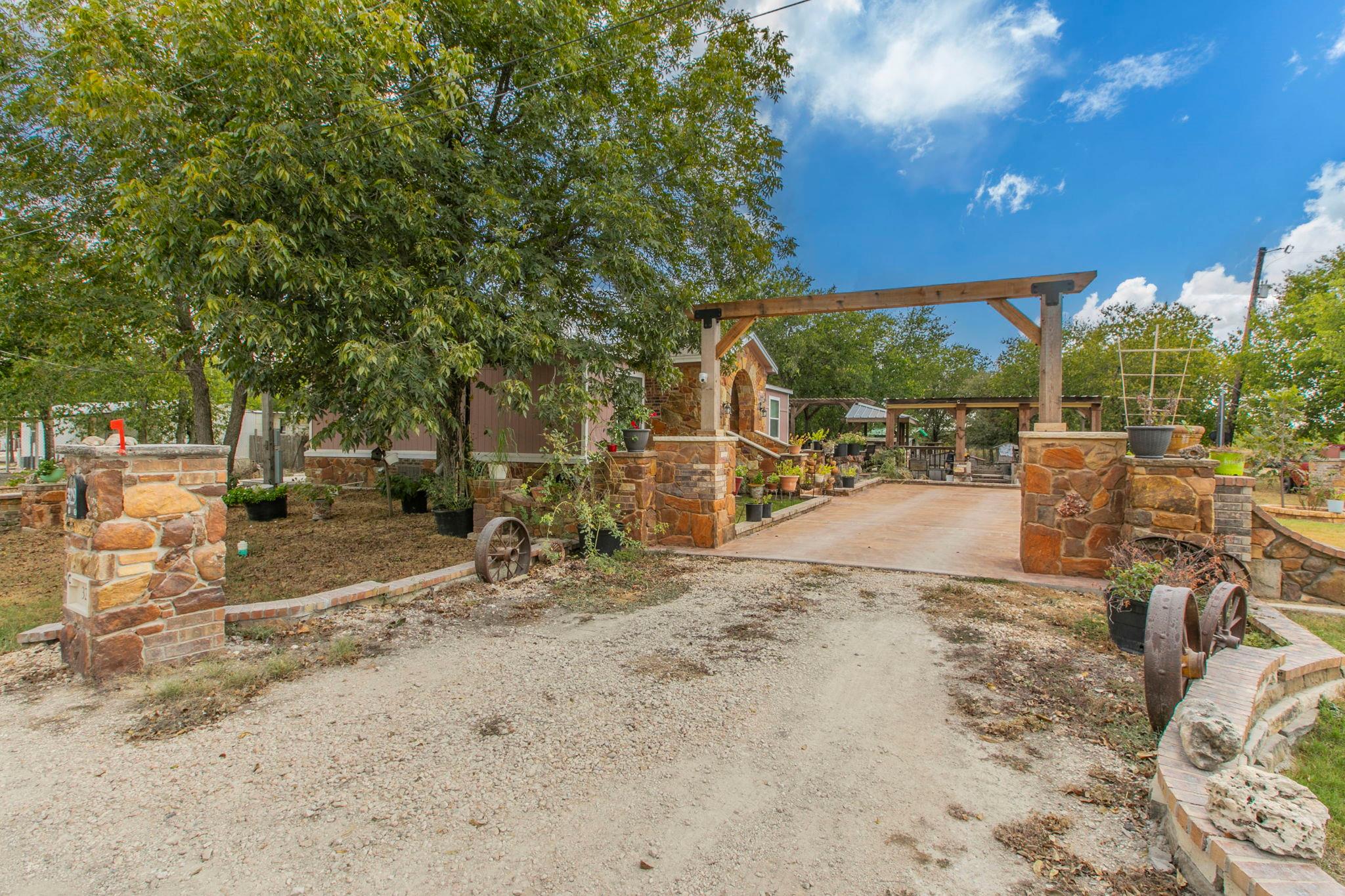 329 W Brook St, Bartlett, TX 76511