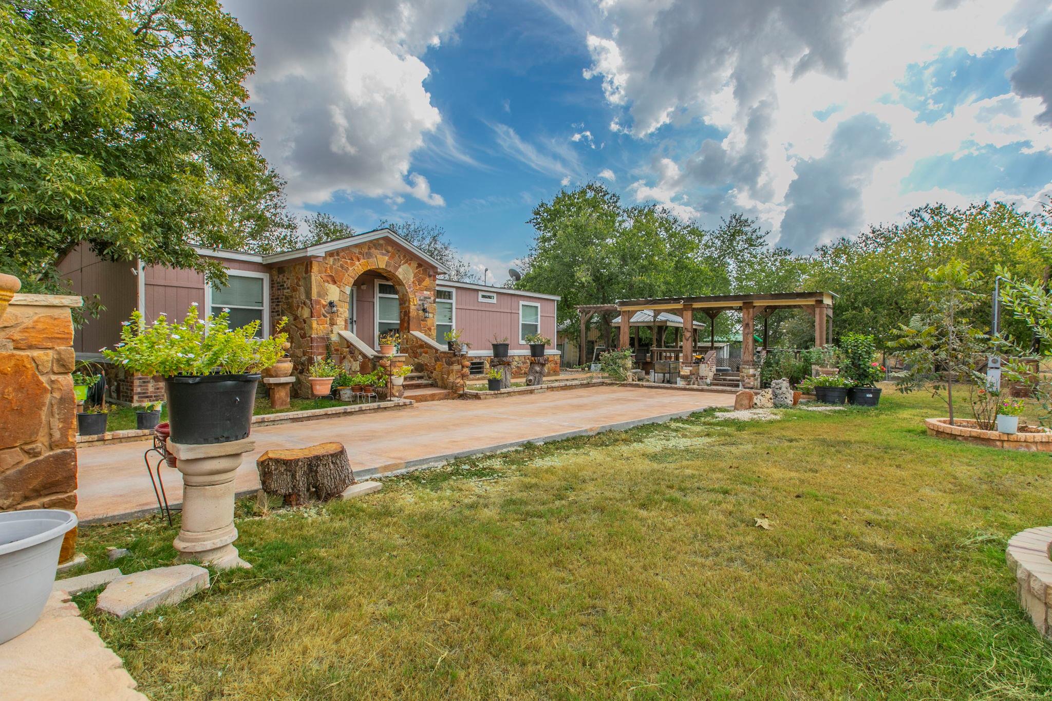 329 W Brook St, Bartlett, TX 76511