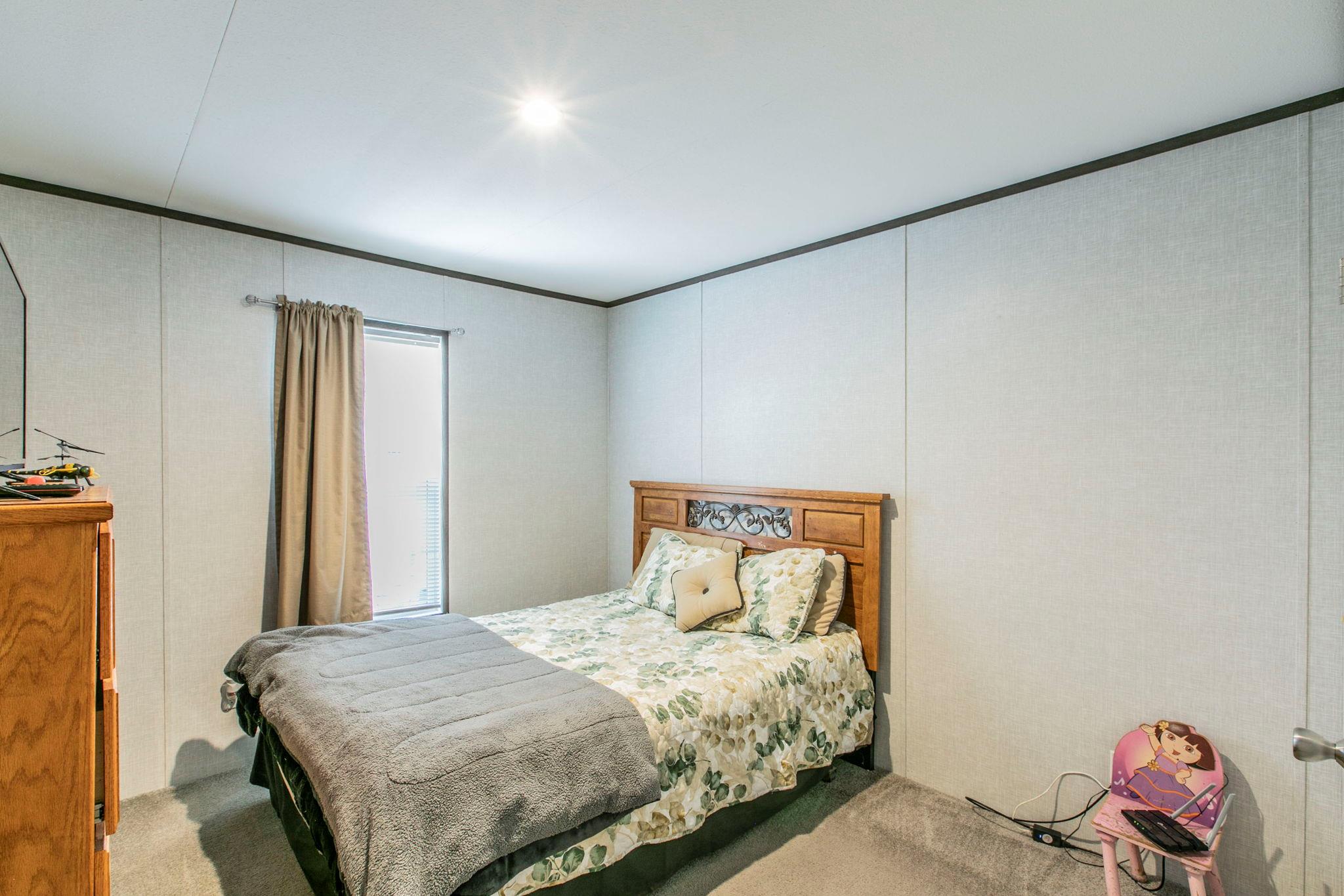 329 W Brook St, Bartlett, TX 76511