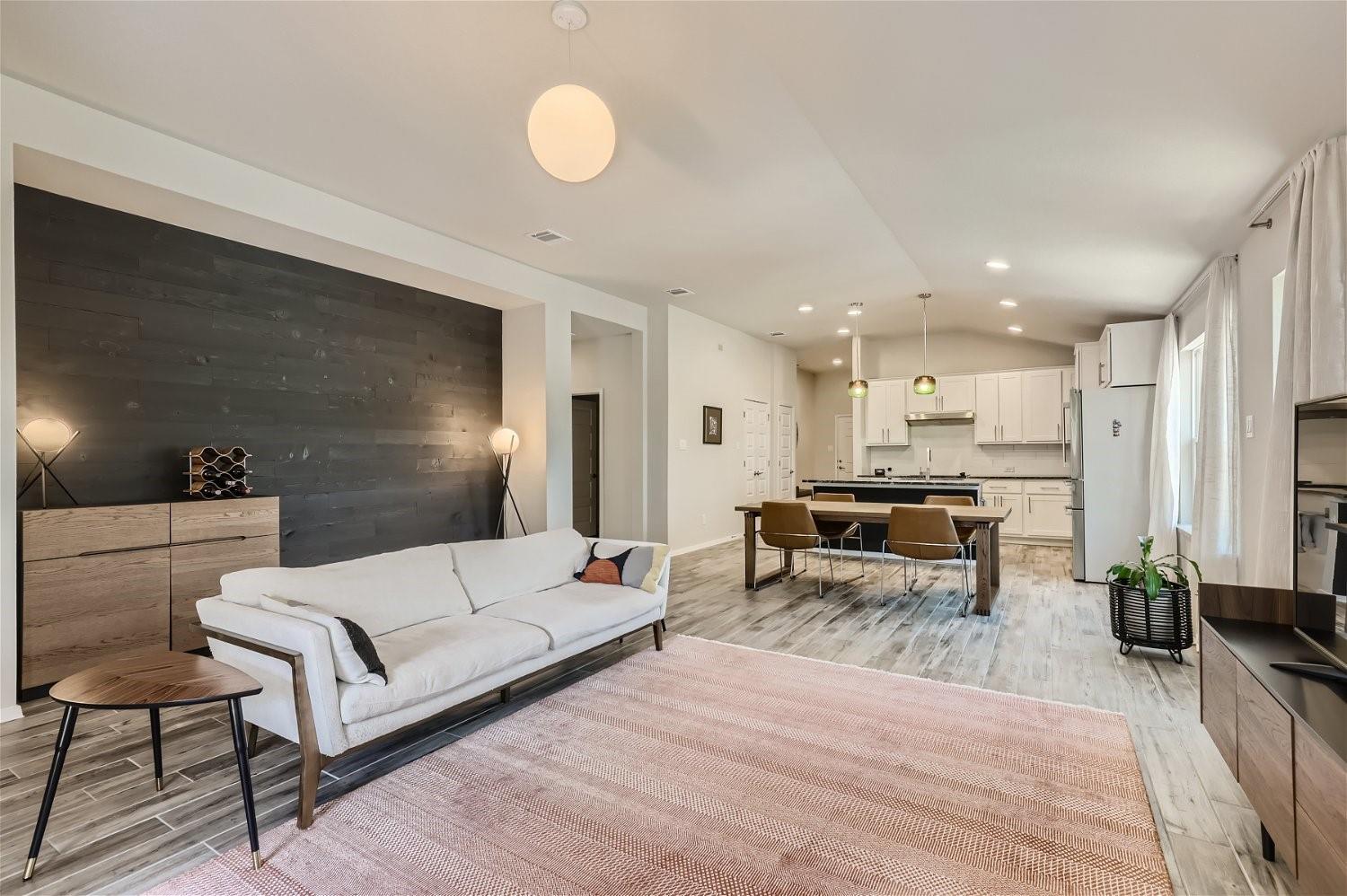 21501 Stampede Trl, Lago Vista, TX 78645