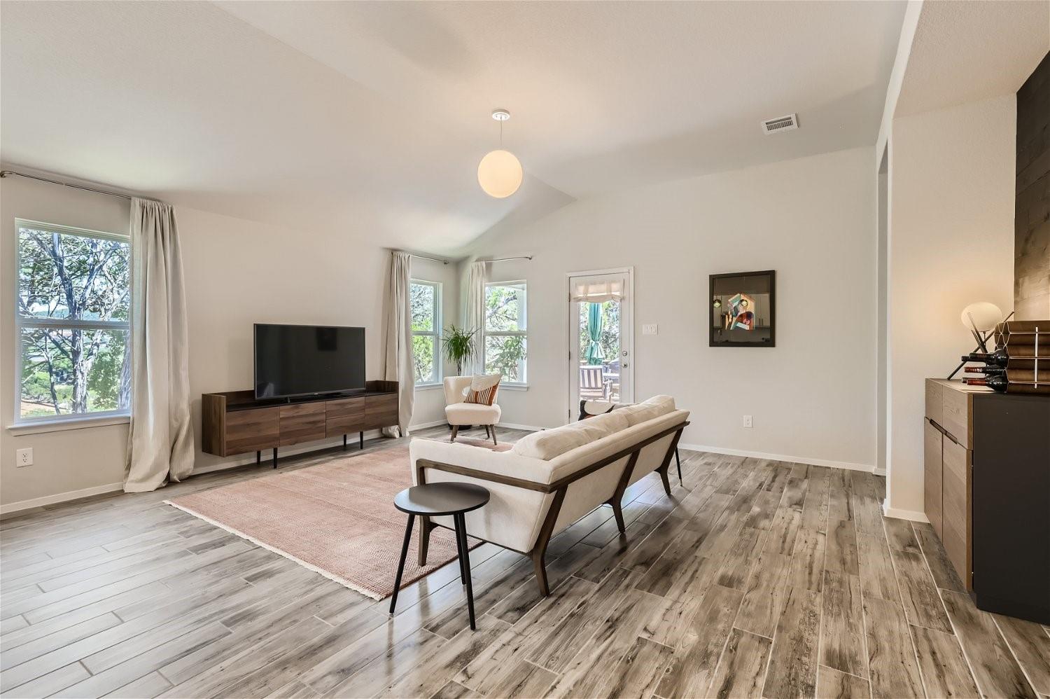 21501 Stampede Trl, Lago Vista, TX 78645