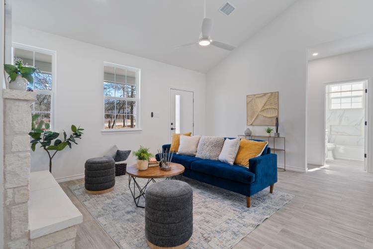 105 E Keomuku Ln, Bastrop, TX 78602