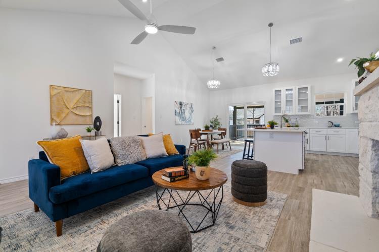 105 E Keomuku Ln, Bastrop, TX 78602