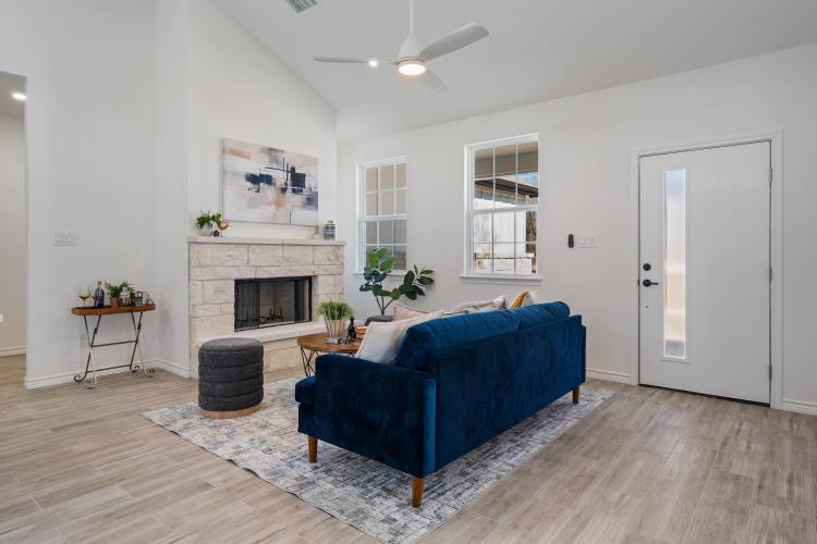 105 E Keomuku Ln, Bastrop, TX 78602