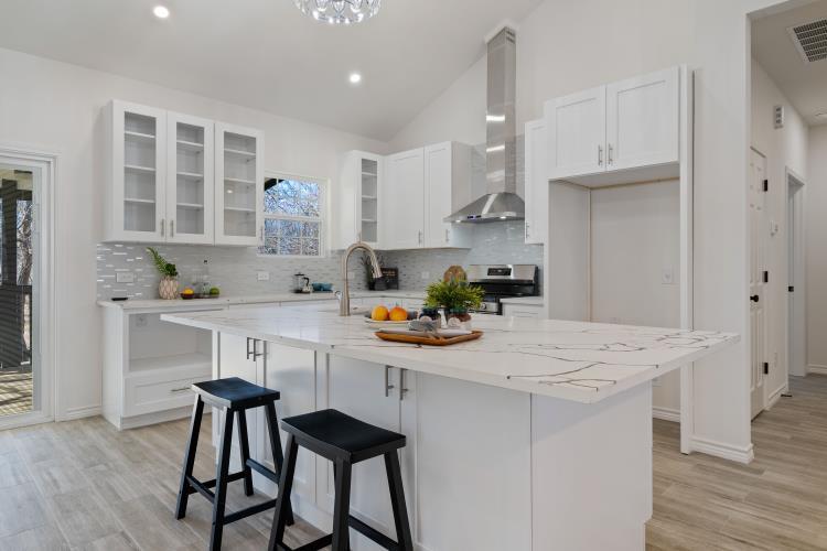 105 E Keomuku Ln, Bastrop, TX 78602