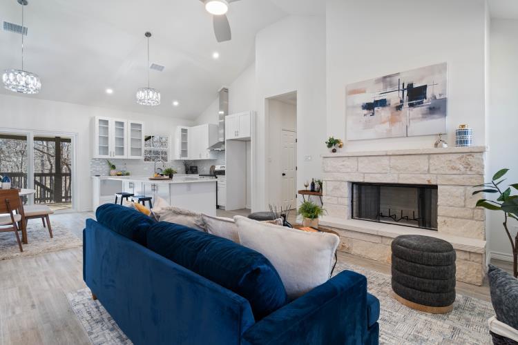 105 E Keomuku Ln, Bastrop, TX 78602