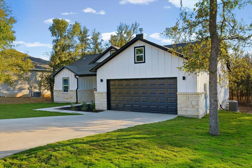 105 E Keomuku Ln, Bastrop, TX 78602