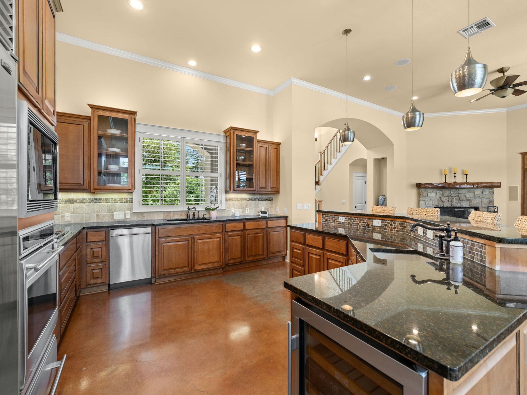 724 Stonewall Ridge Ln, Austin, TX 78746