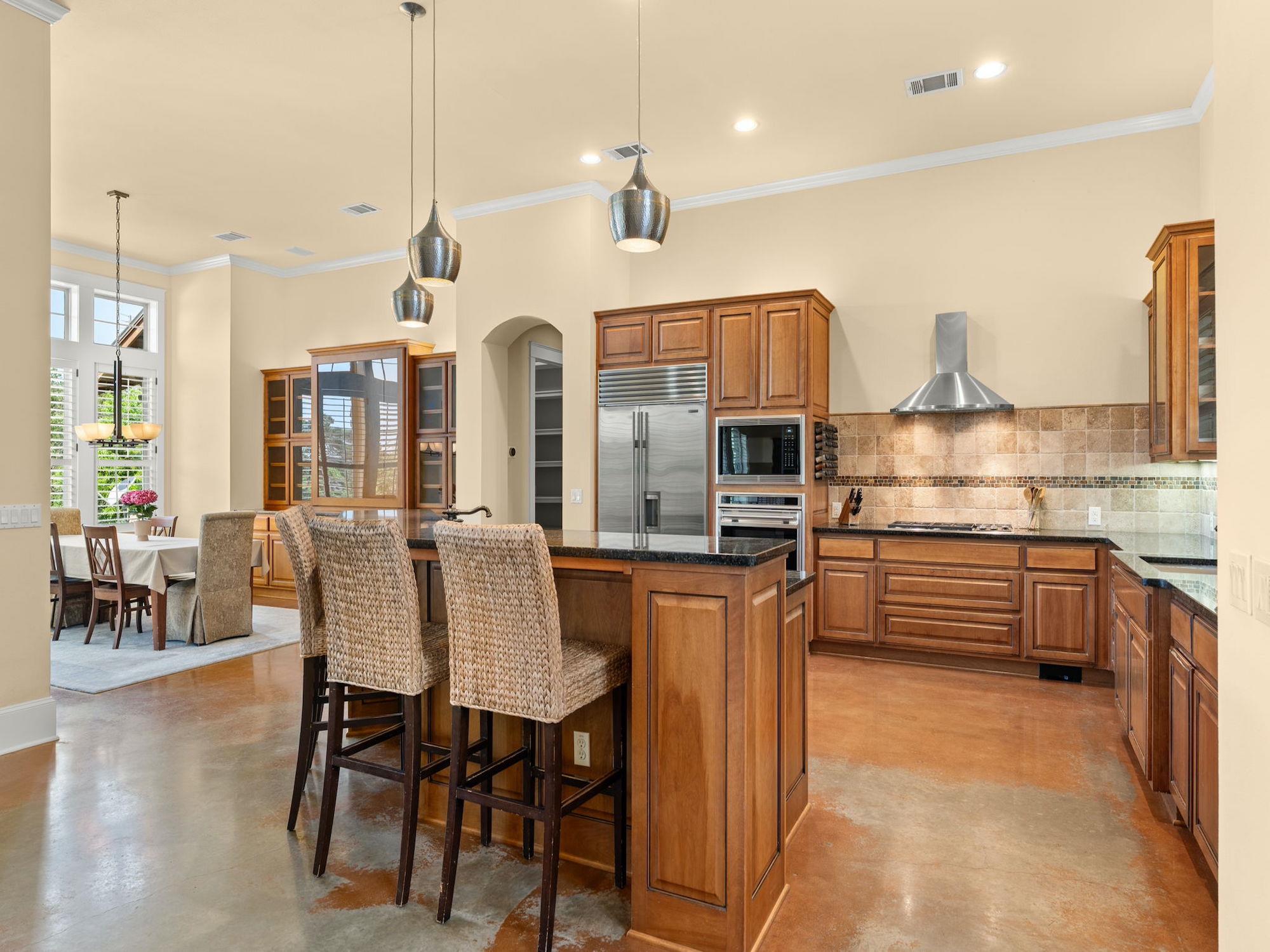 724 Stonewall Ridge Ln, Austin, TX 78746