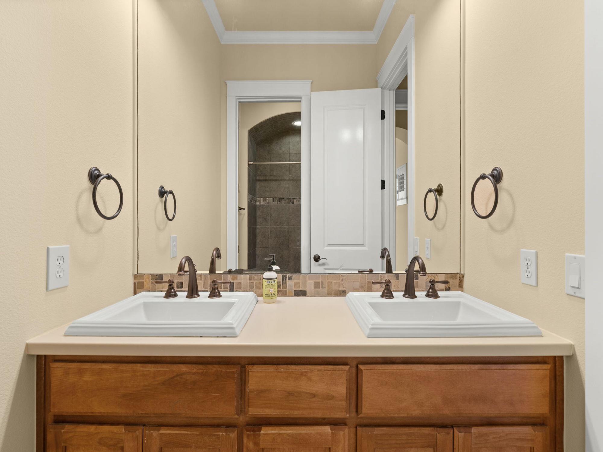 724 Stonewall Ridge Ln, Austin, TX 78746