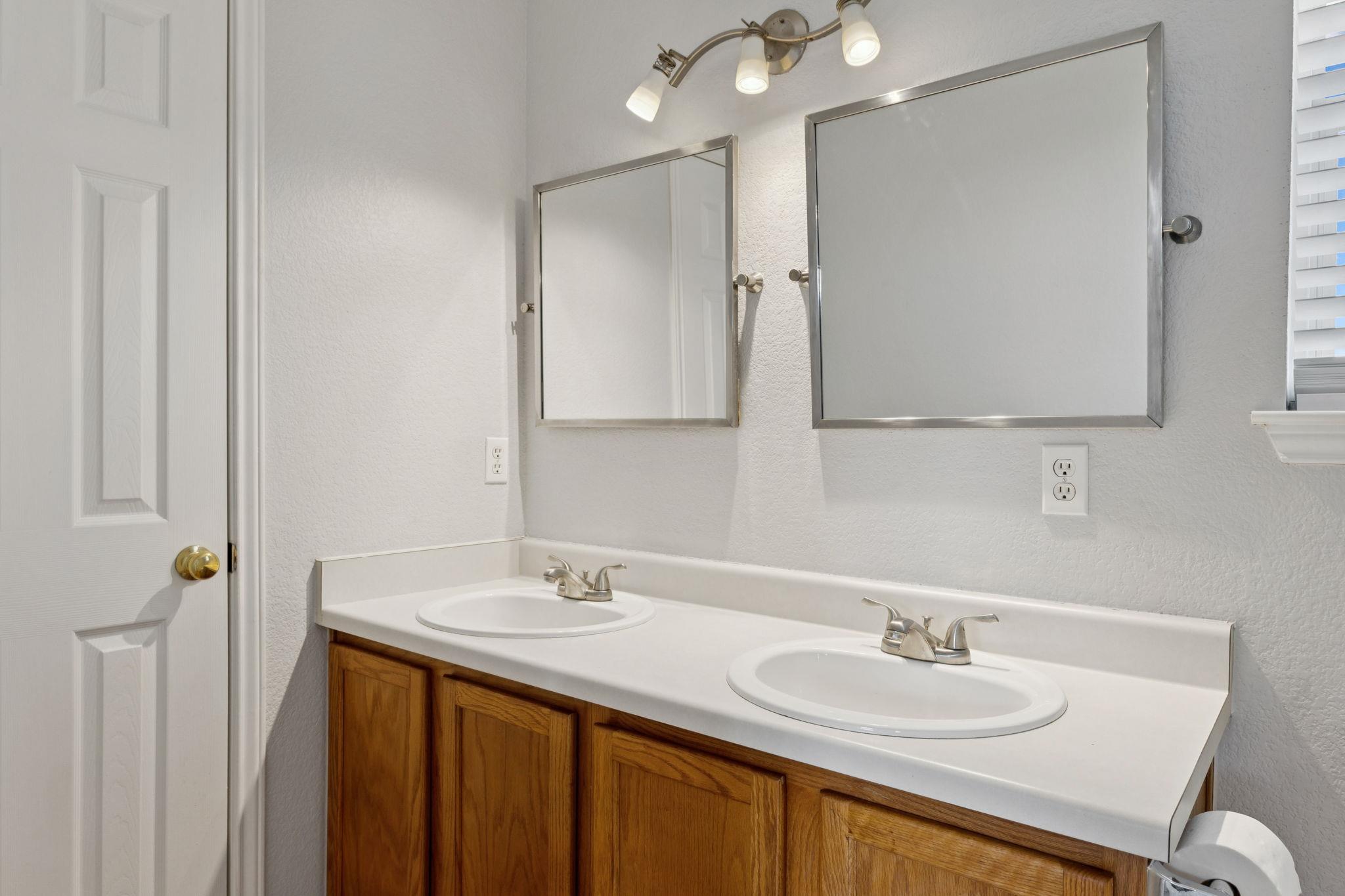 223 San Felipe Dr, Kyle, TX 78640