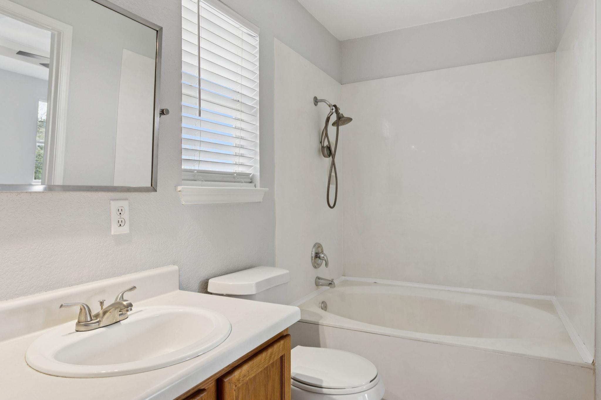 223 San Felipe Dr, Kyle, TX 78640