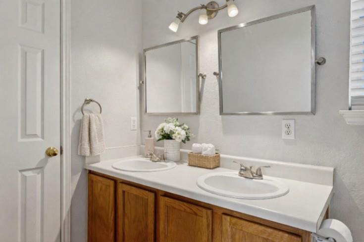 223 San Felipe Dr, Kyle, TX 78640