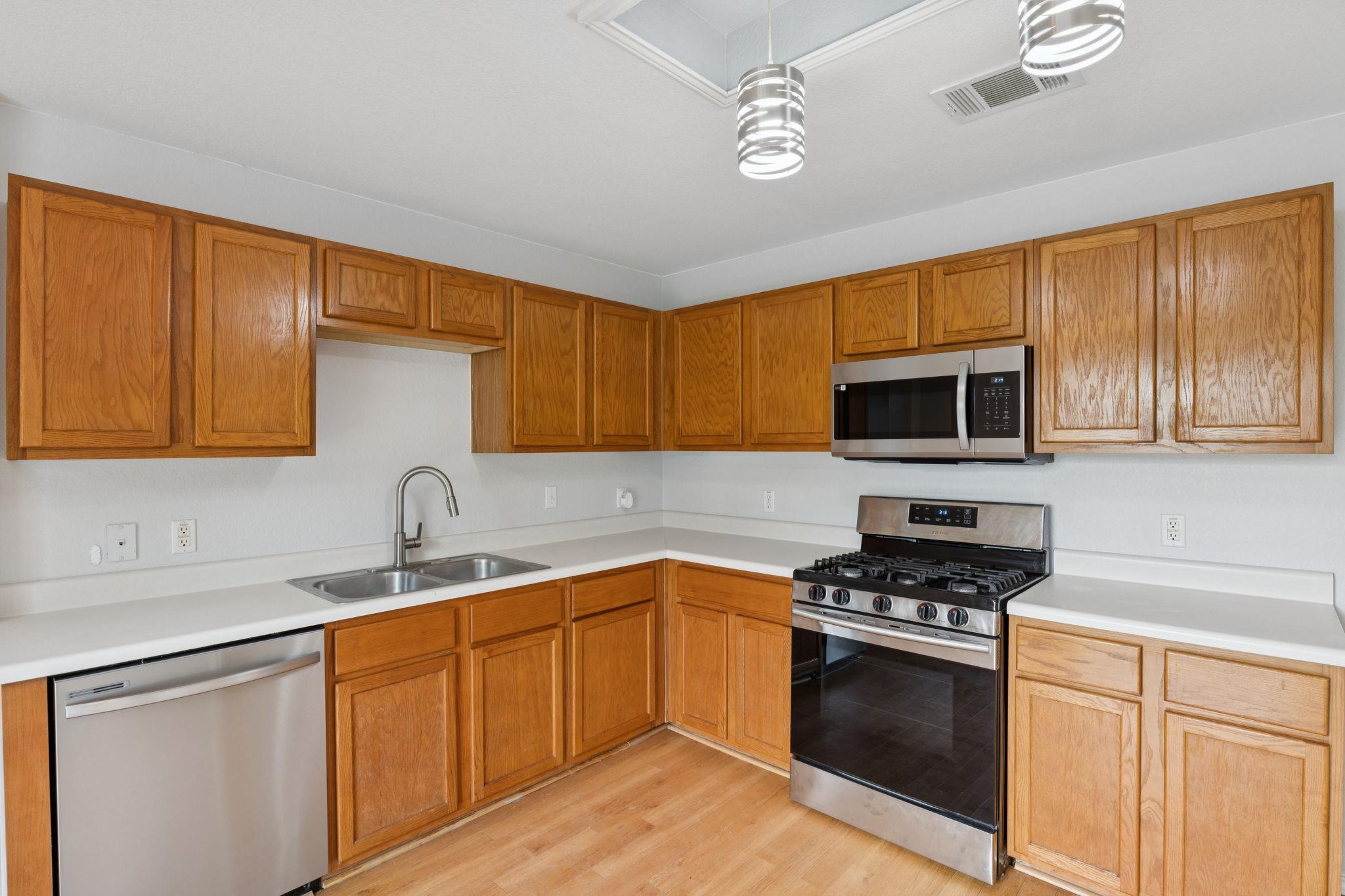 223 San Felipe Dr, Kyle, TX 78640