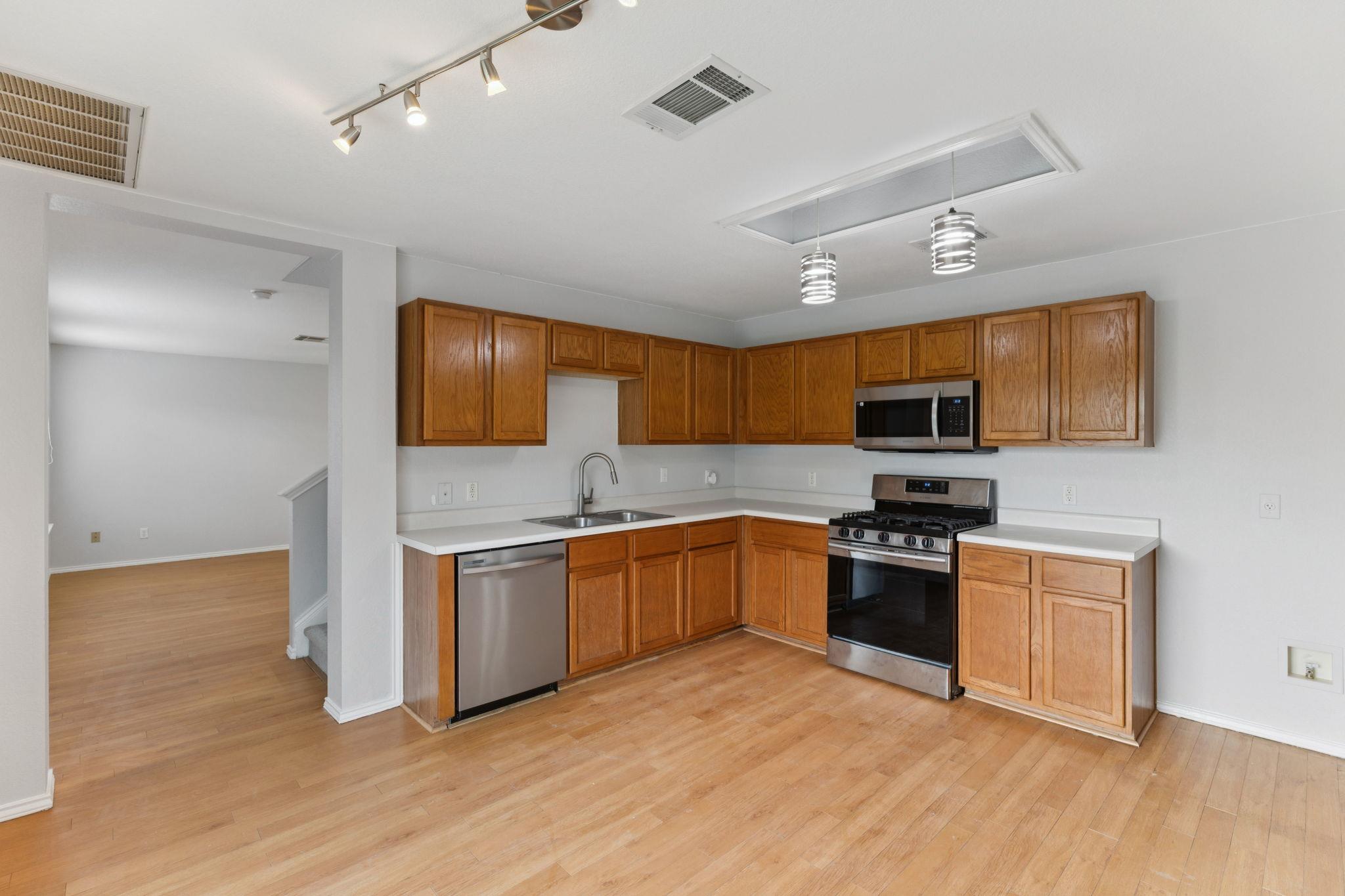 223 San Felipe Dr, Kyle, TX 78640