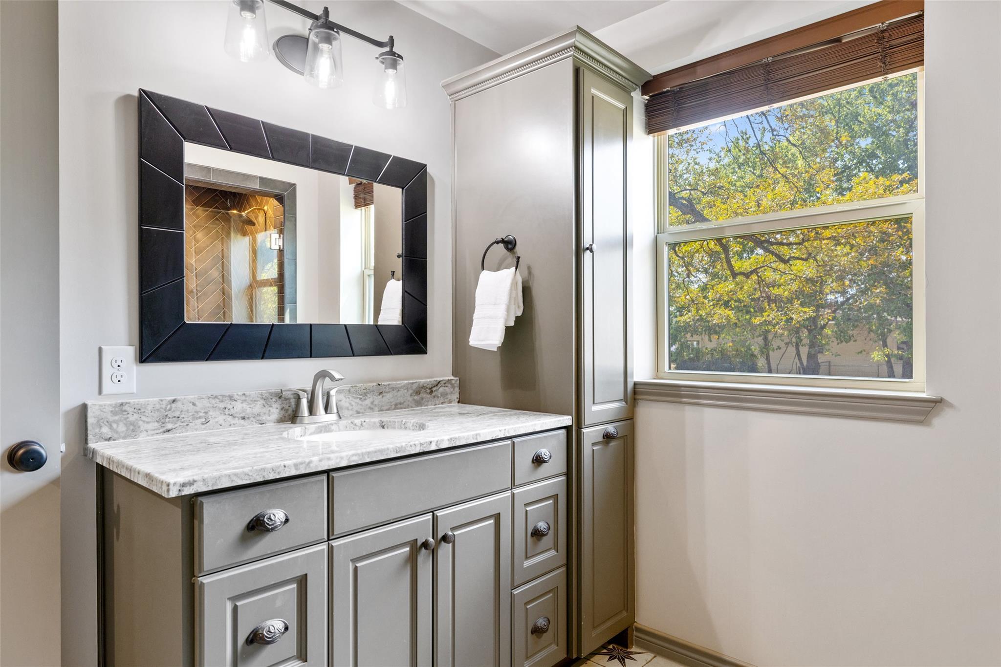 700 5th St, Marble Falls, TX 78654