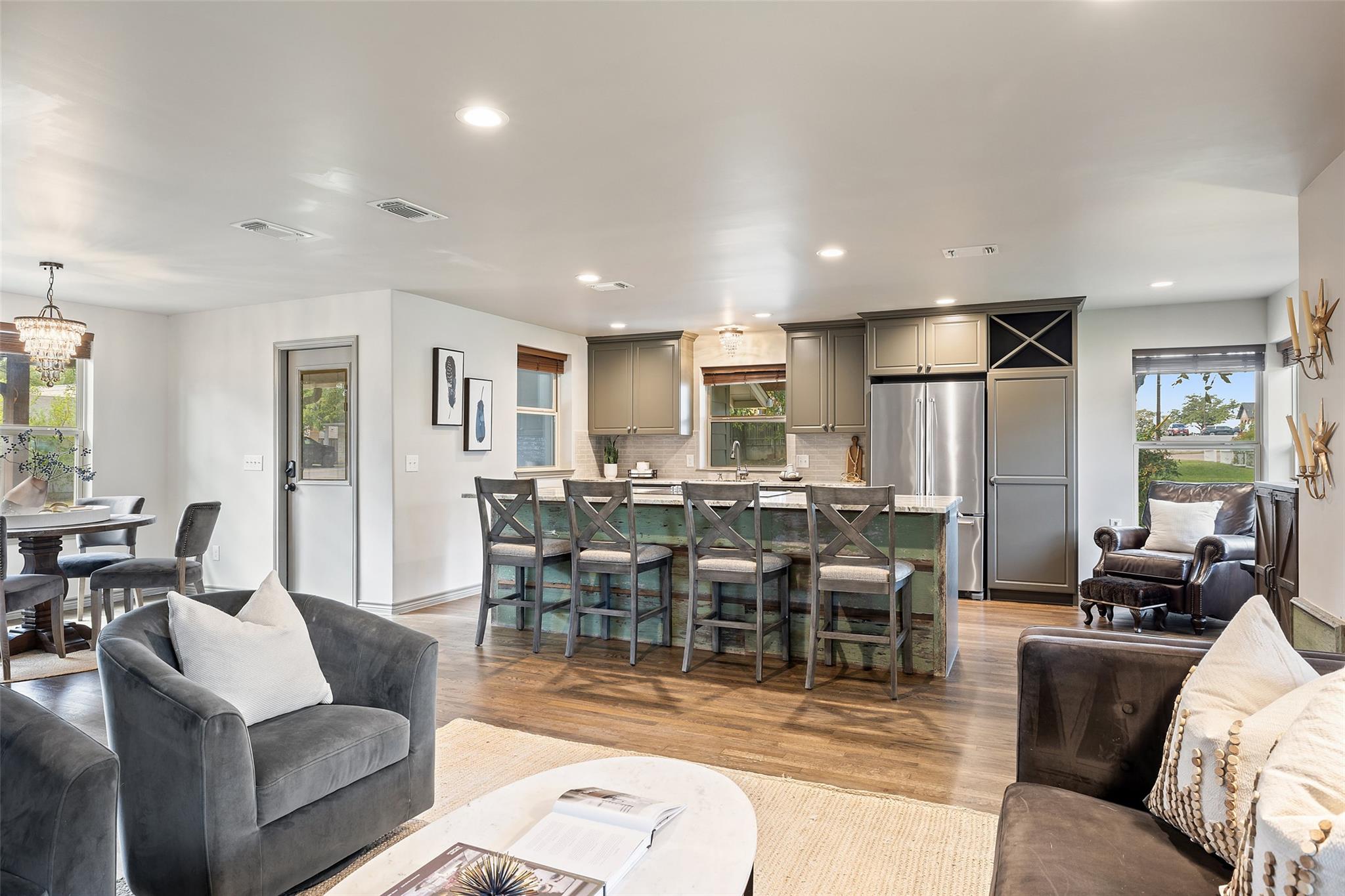 700 5th St, Marble Falls, TX 78654