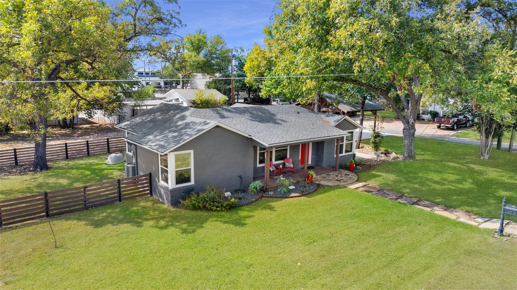 700 5th St, Marble Falls, TX 78654