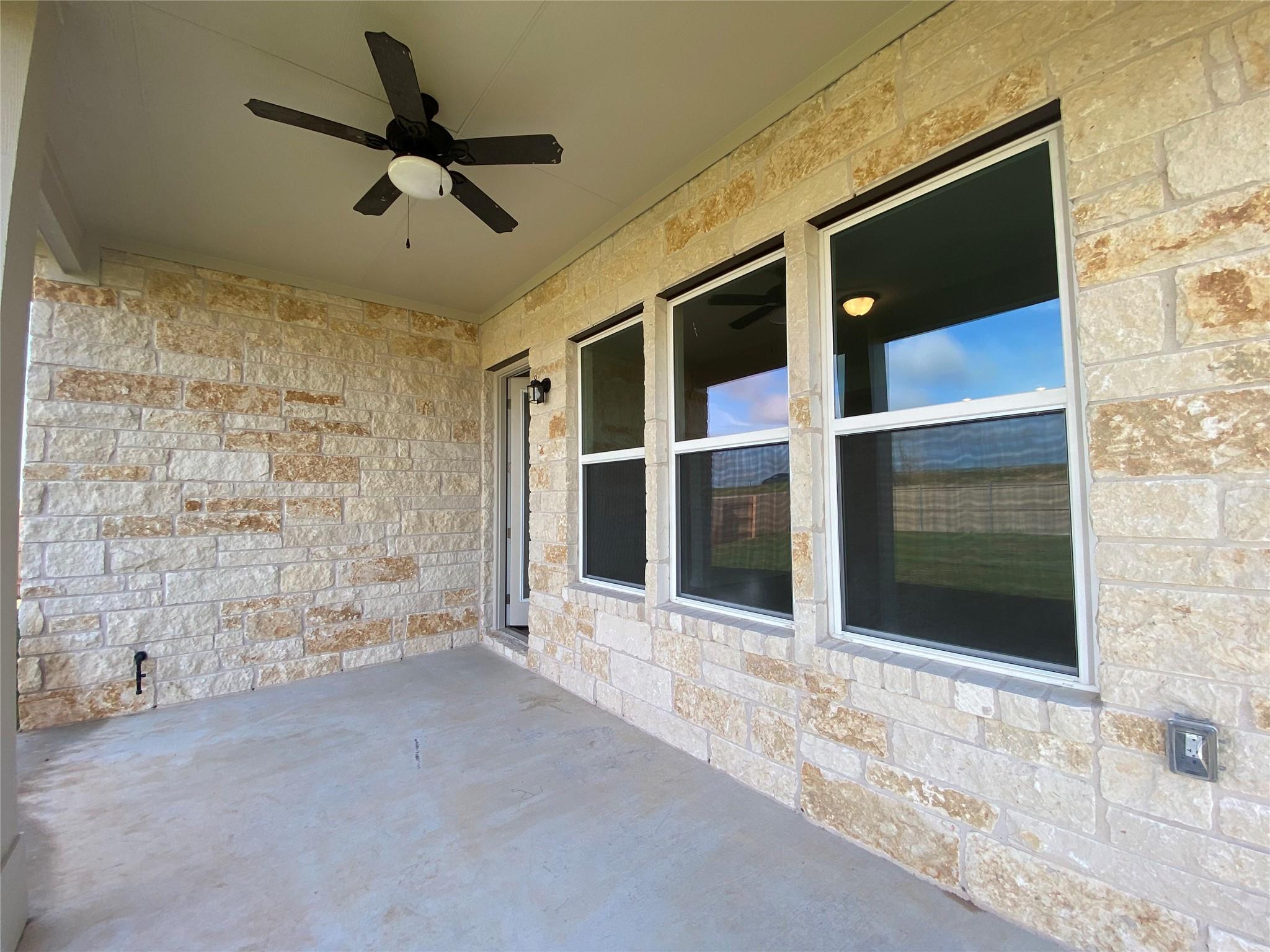 110 Joseph Hawkins Ln, Bastrop, TX 78602