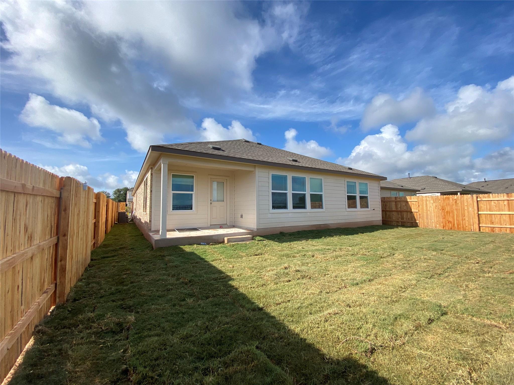 110 Joseph Hawkins Ln, Bastrop, TX 78602