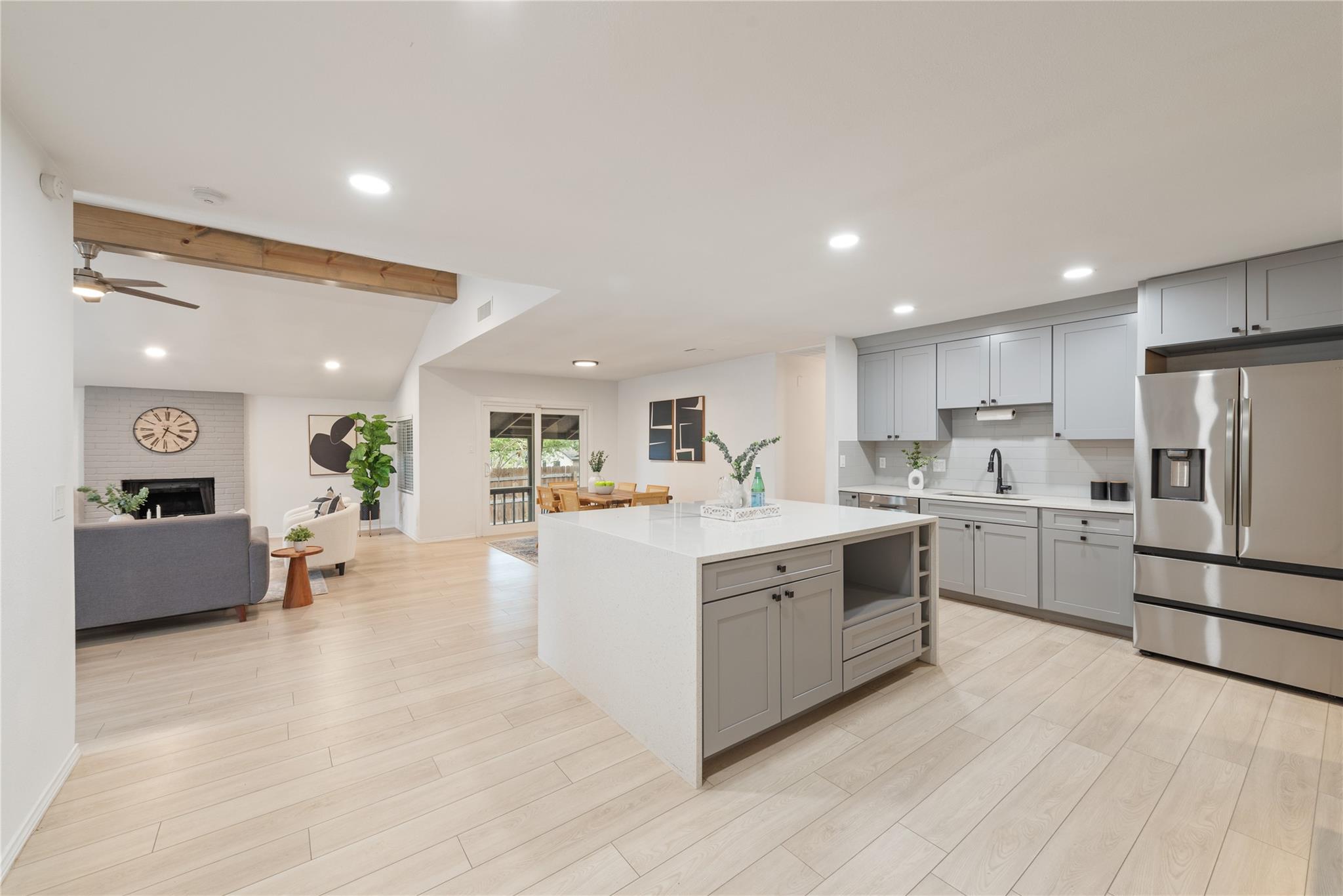 6809 Lunar Dr, Austin, TX 78745