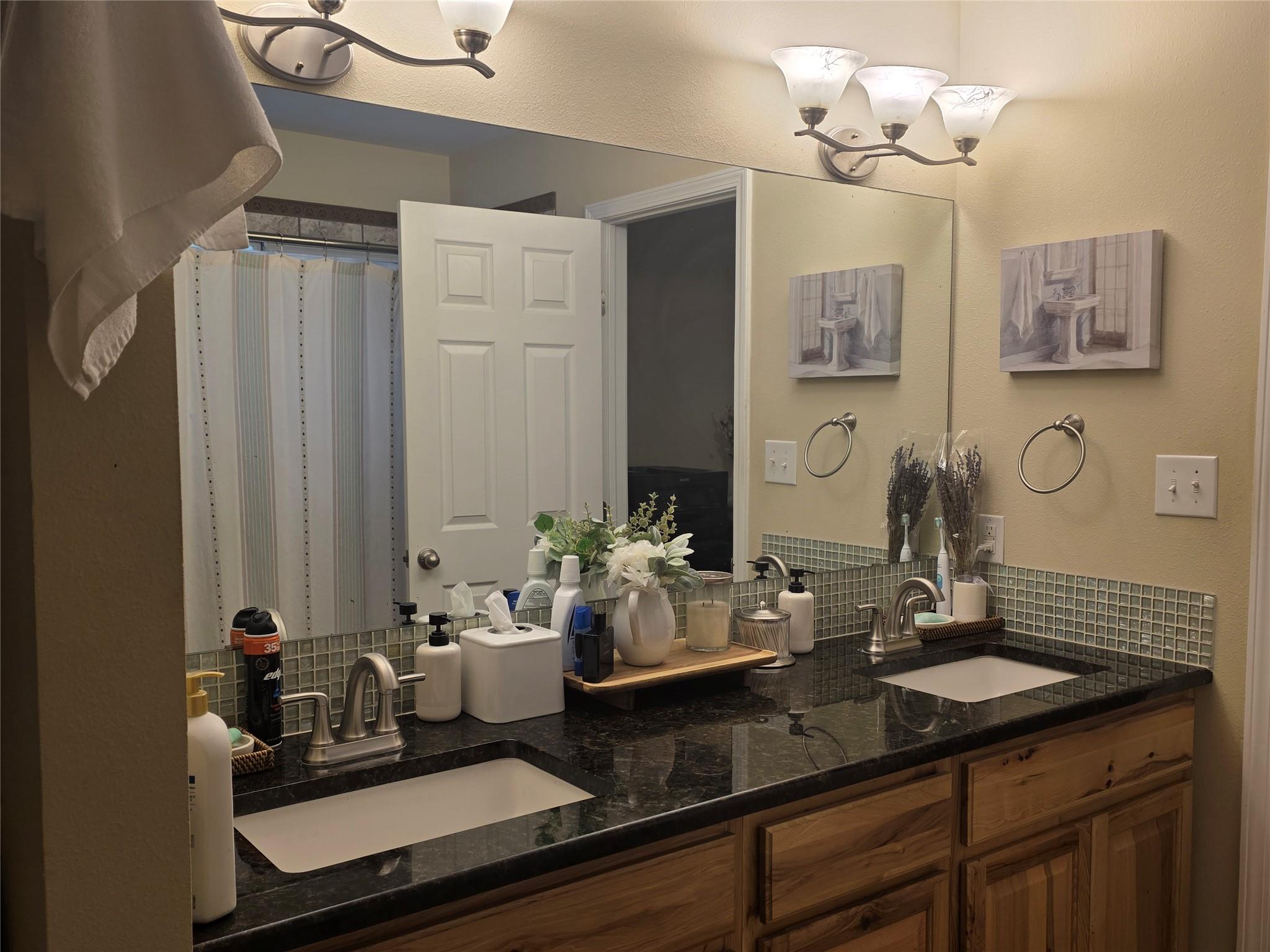 5 Las Flores Dr, Wimberley, TX 78676