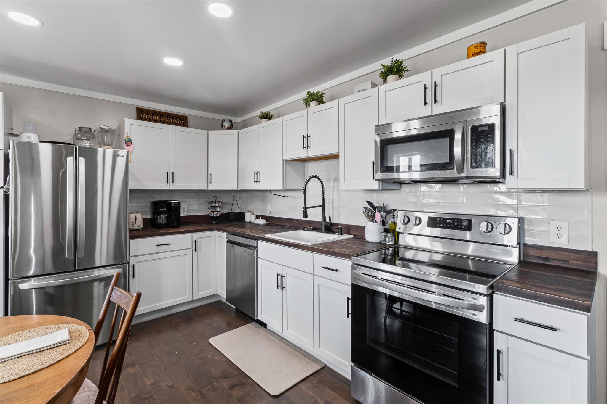 5287 Pettytown Rd, Red Rock, TX 78662