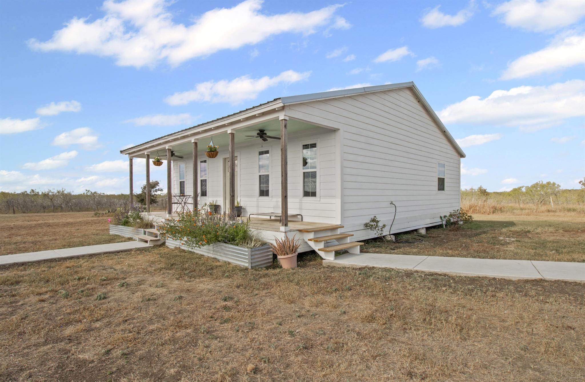 5287 Pettytown Rd, Red Rock, TX 78662