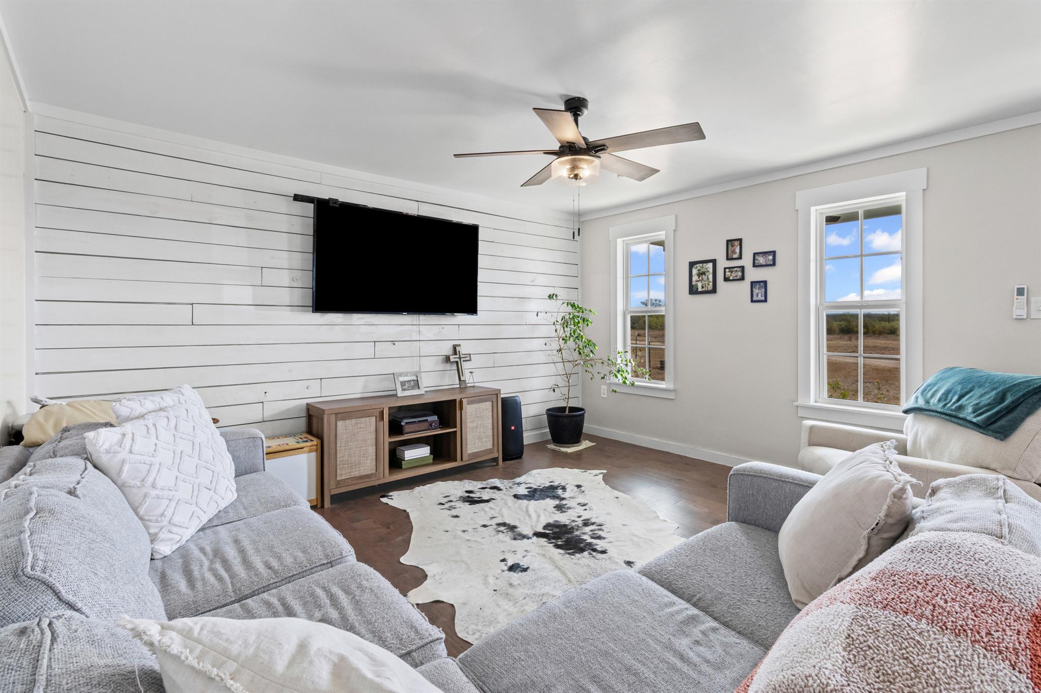 5287 Pettytown Rd, Red Rock, TX 78662