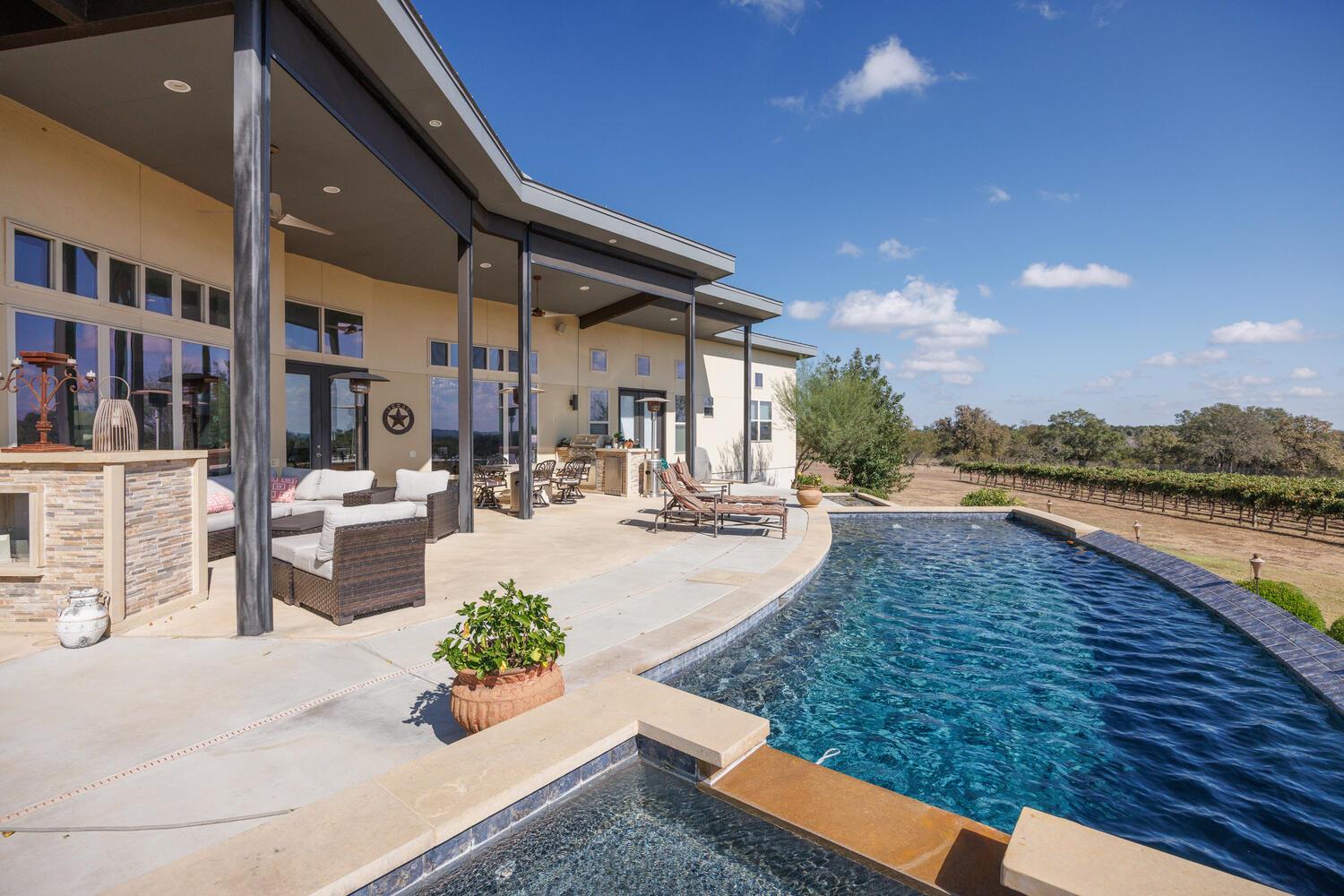 1758 Lincoln Smith Rd, Round Mountain, TX 78663