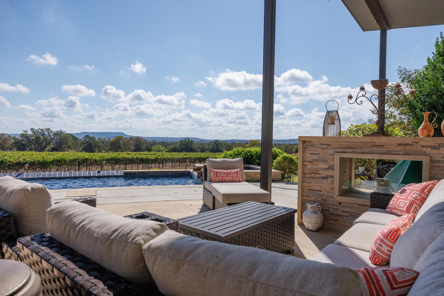 1758 Lincoln Smith Rd, Round Mountain, TX 78663