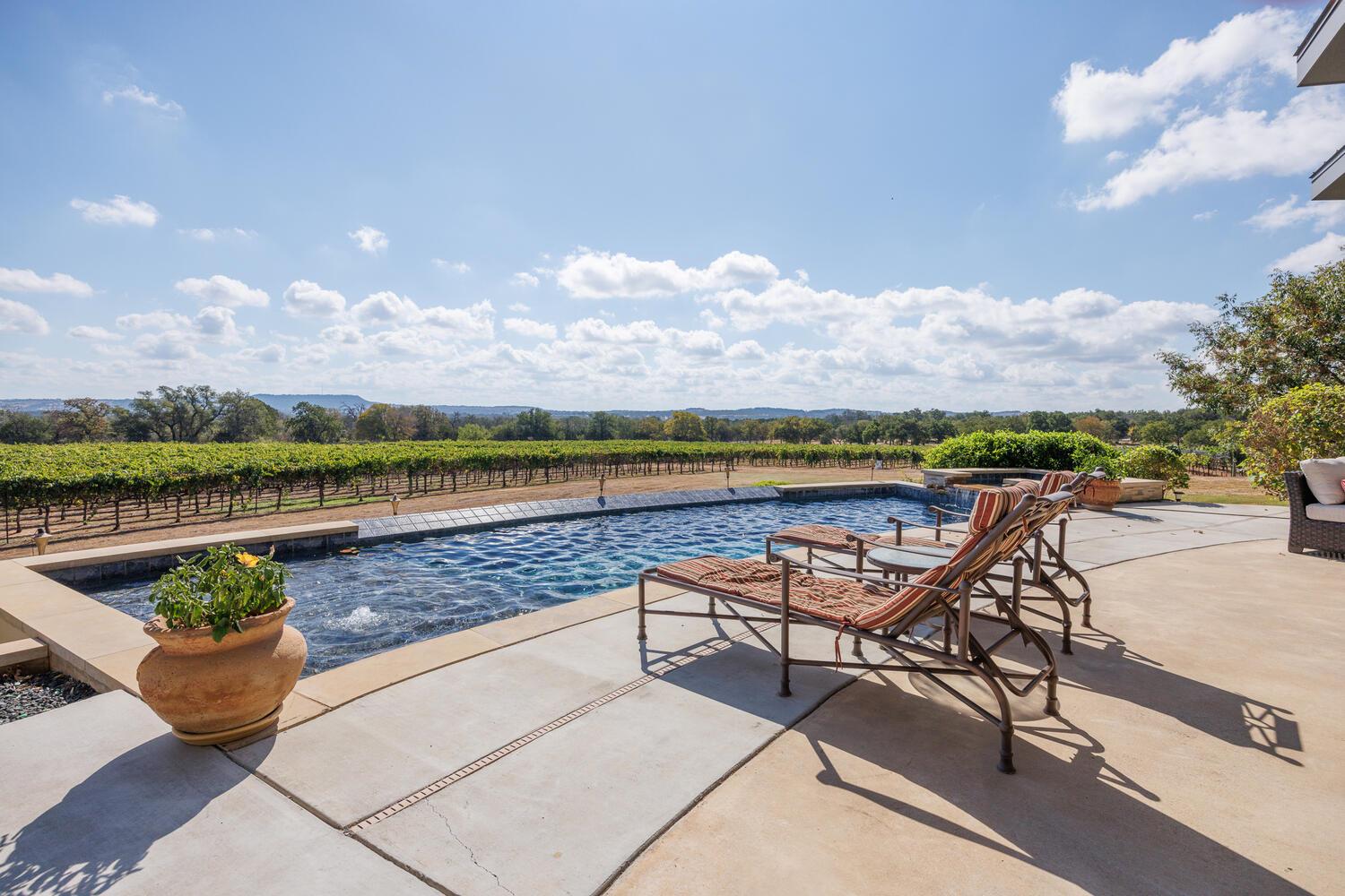 1758 Lincoln Smith Rd, Round Mountain, TX 78663