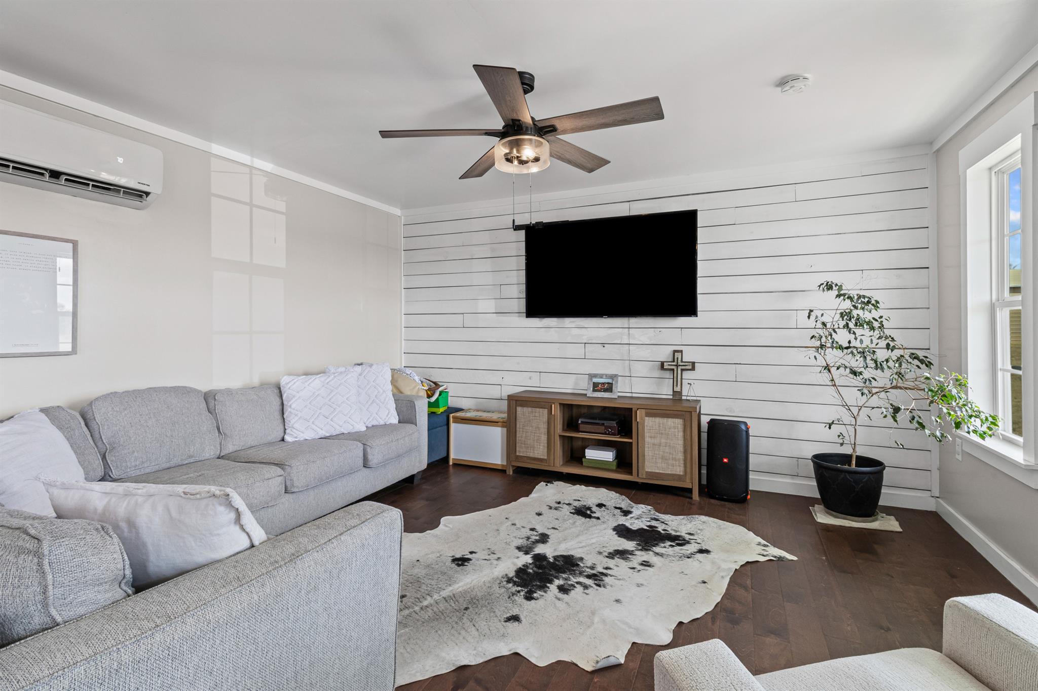 5287 Pettytown Rd, Red Rock, TX 78662