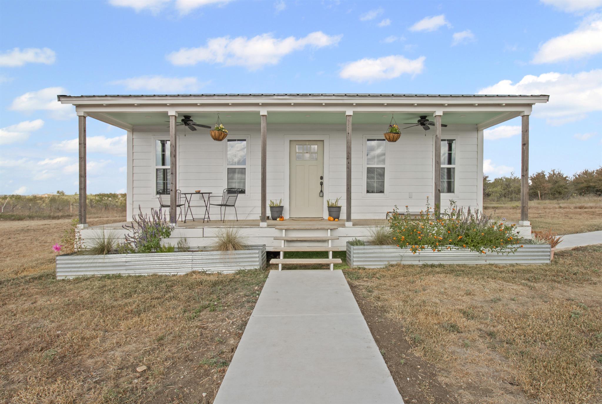 5287 Pettytown Rd, Red Rock, TX 78662